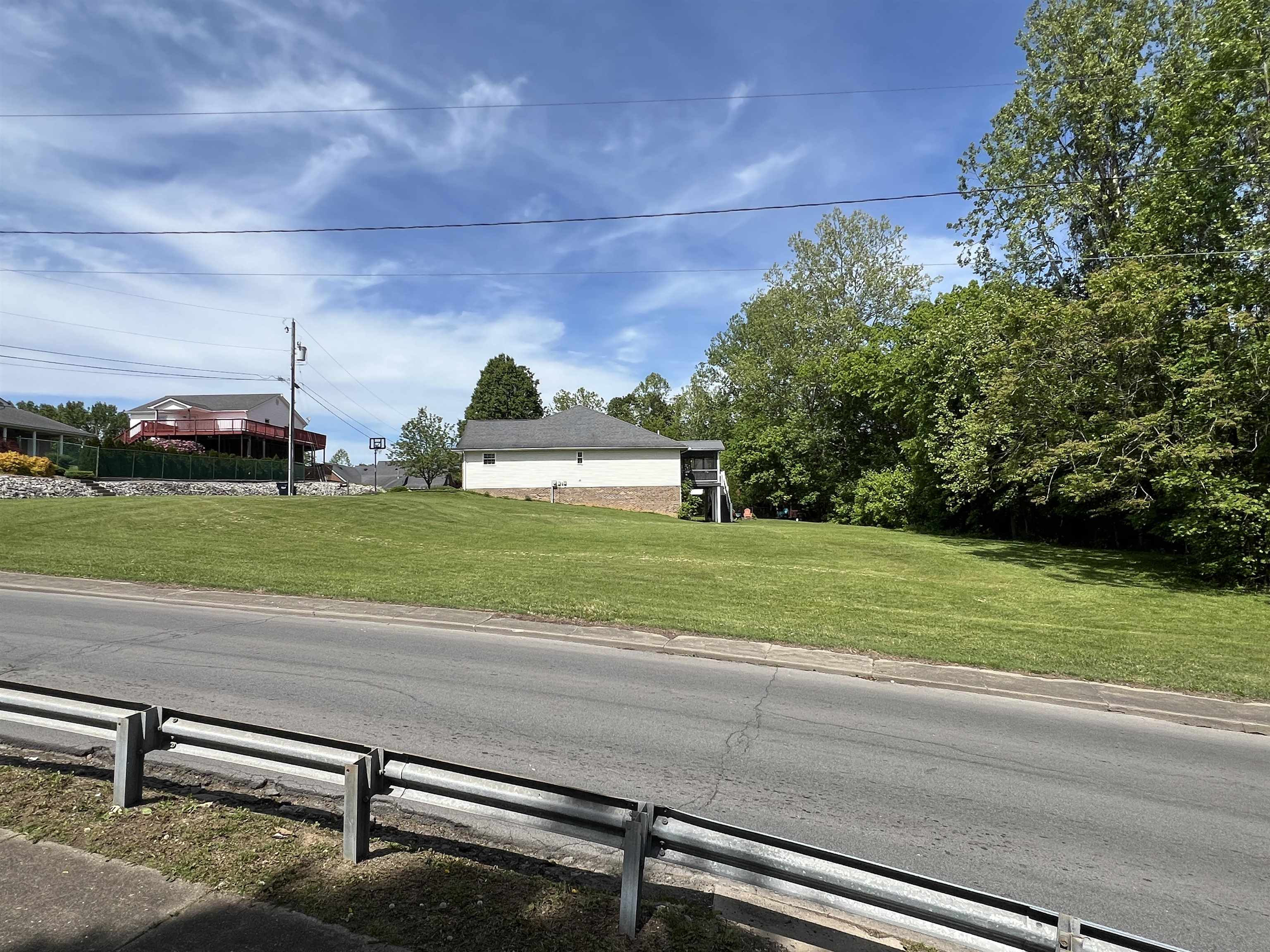 E Altamont Drive