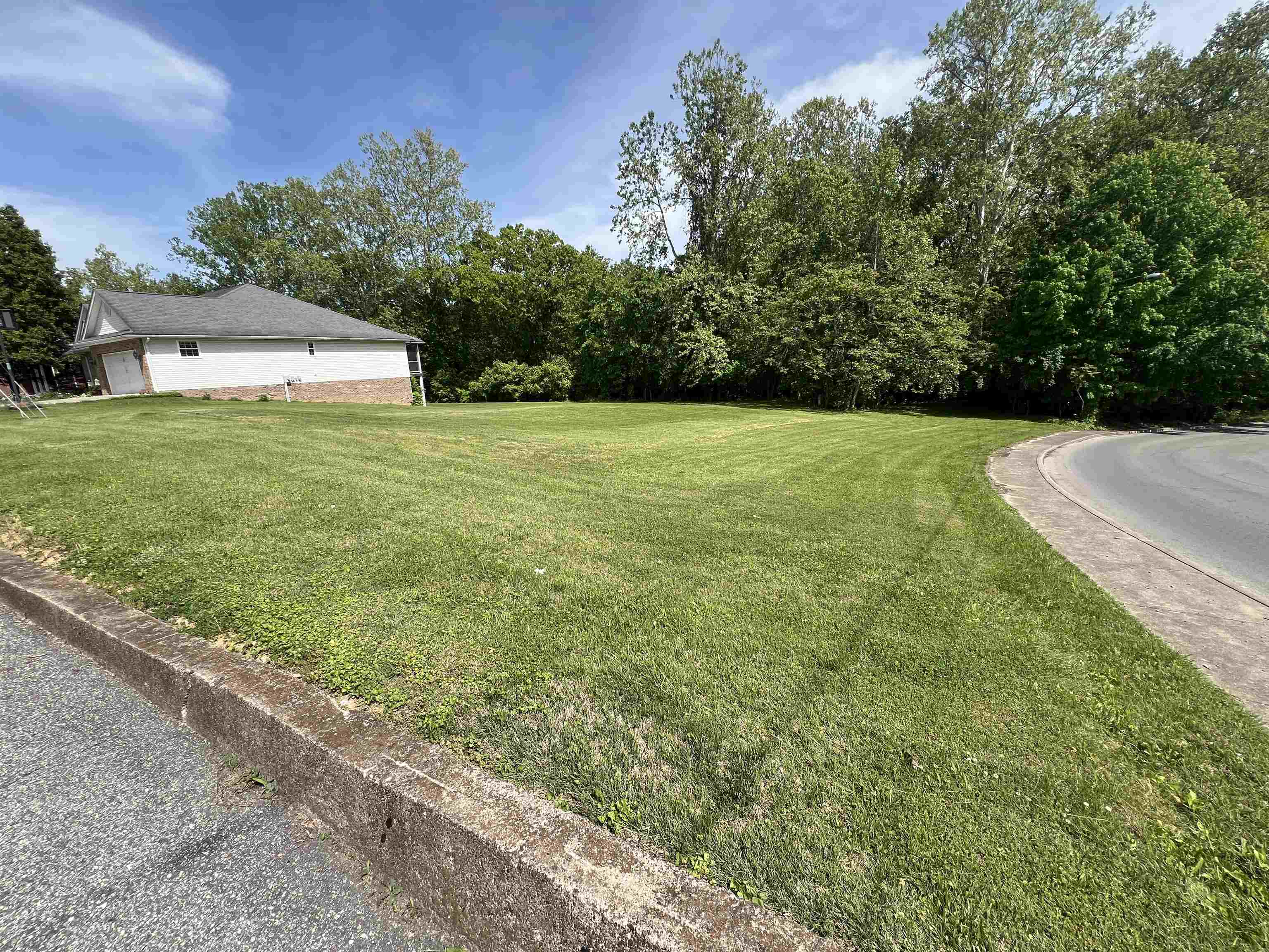 E Altamont Drive