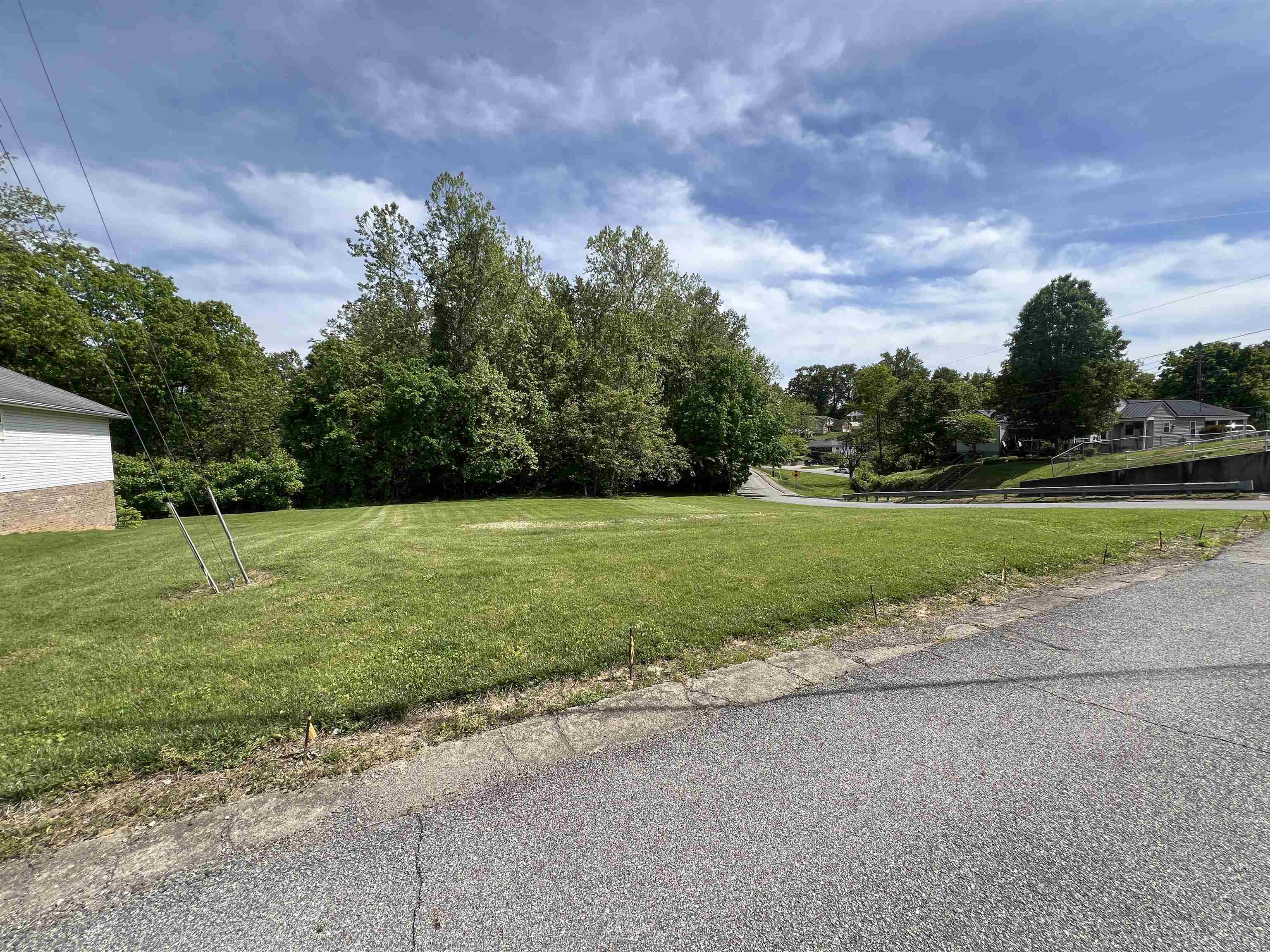 E Altamont Drive