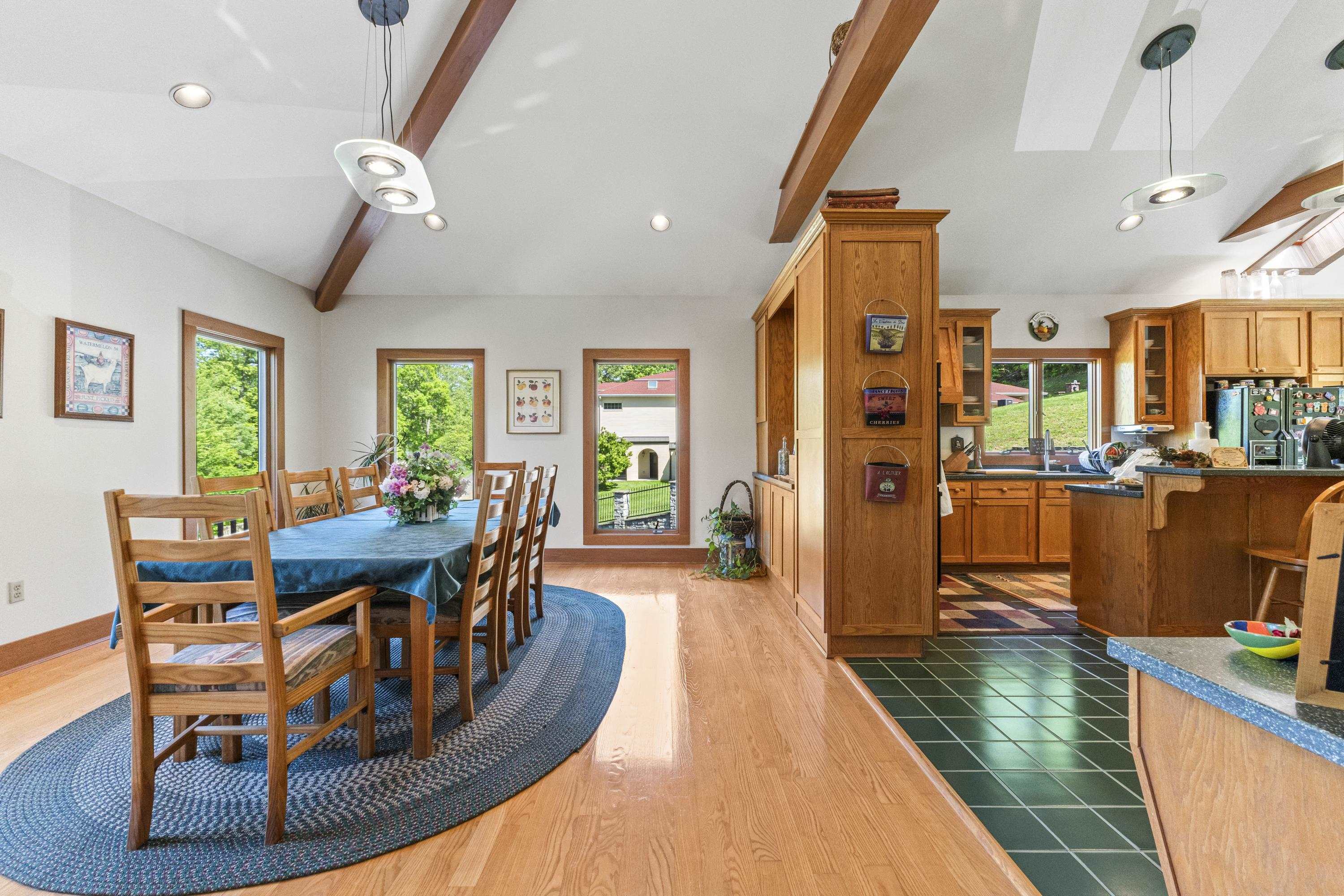 2860 Oakwood Court