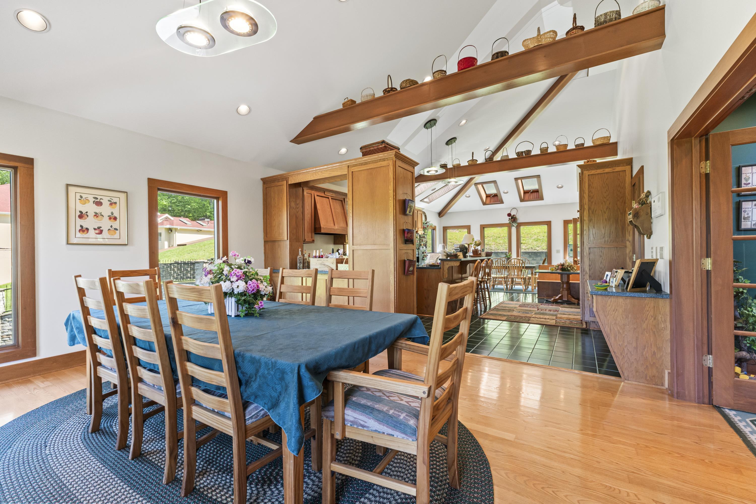 2860 Oakwood Court