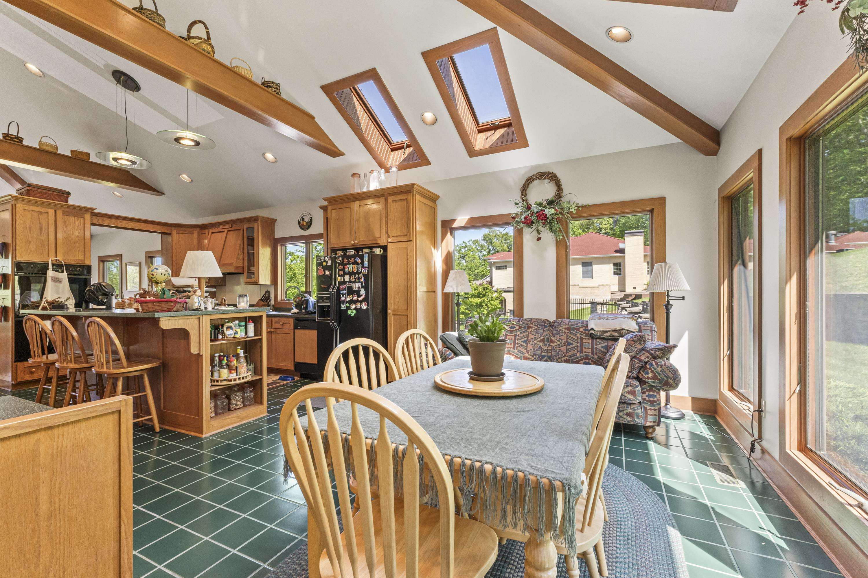 2860 Oakwood Court