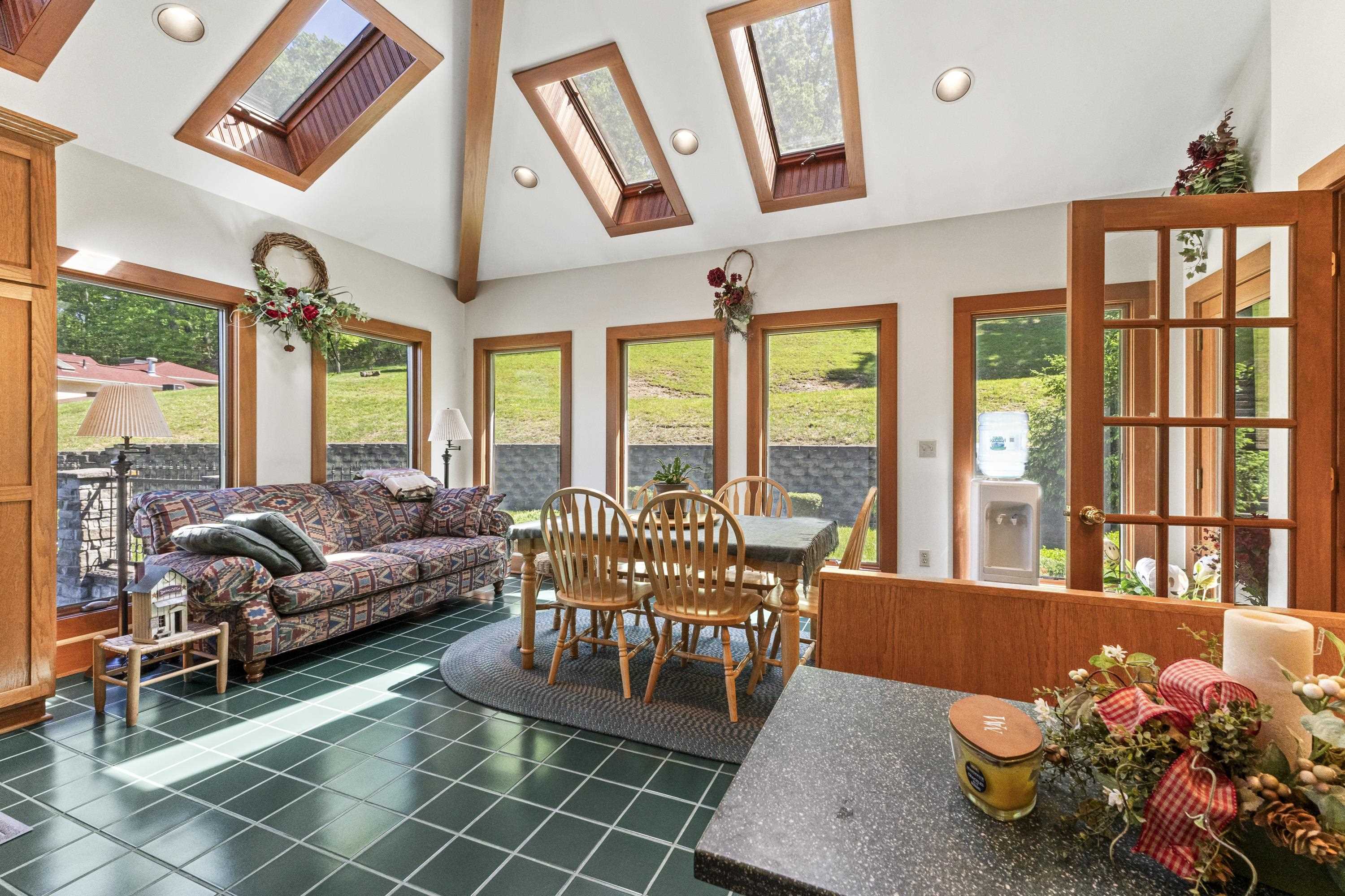 2860 Oakwood Court