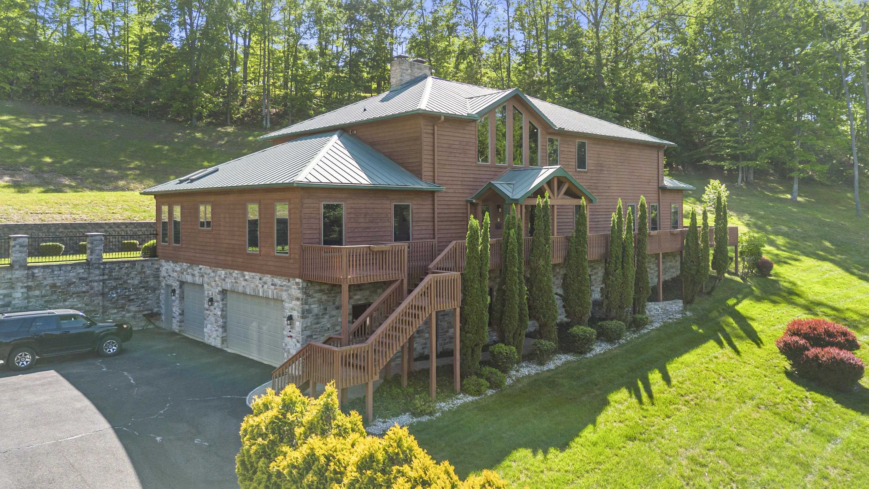 2860 Oakwood Court