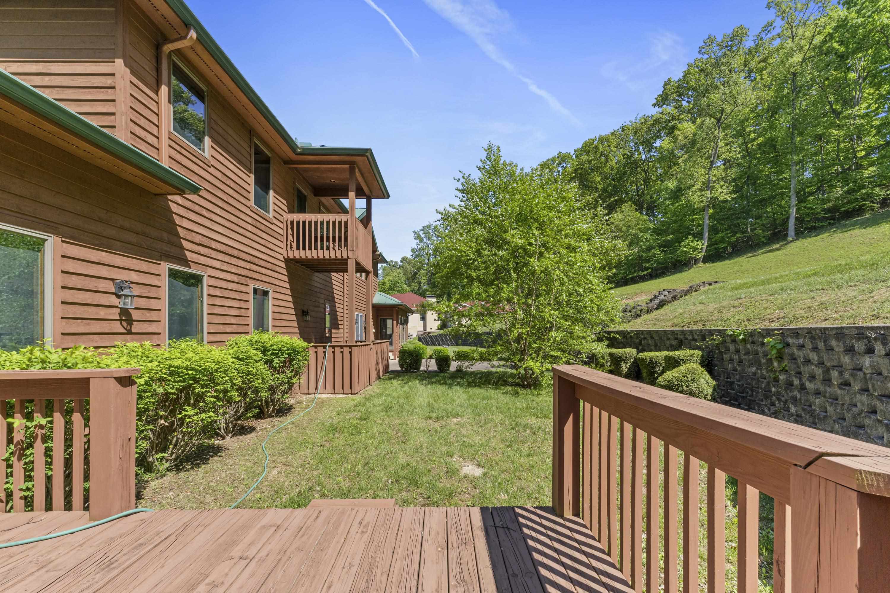 2860 Oakwood Court