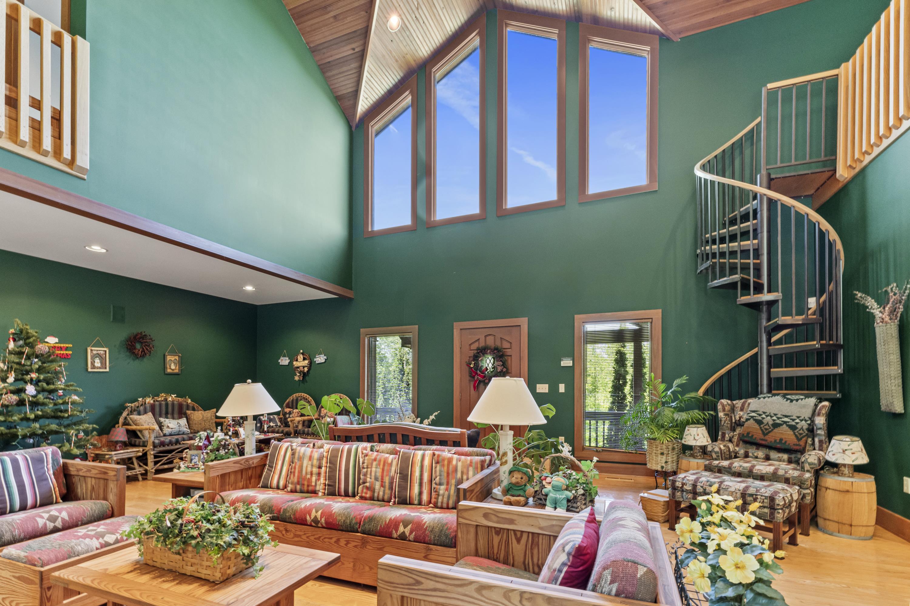 2860 Oakwood Court