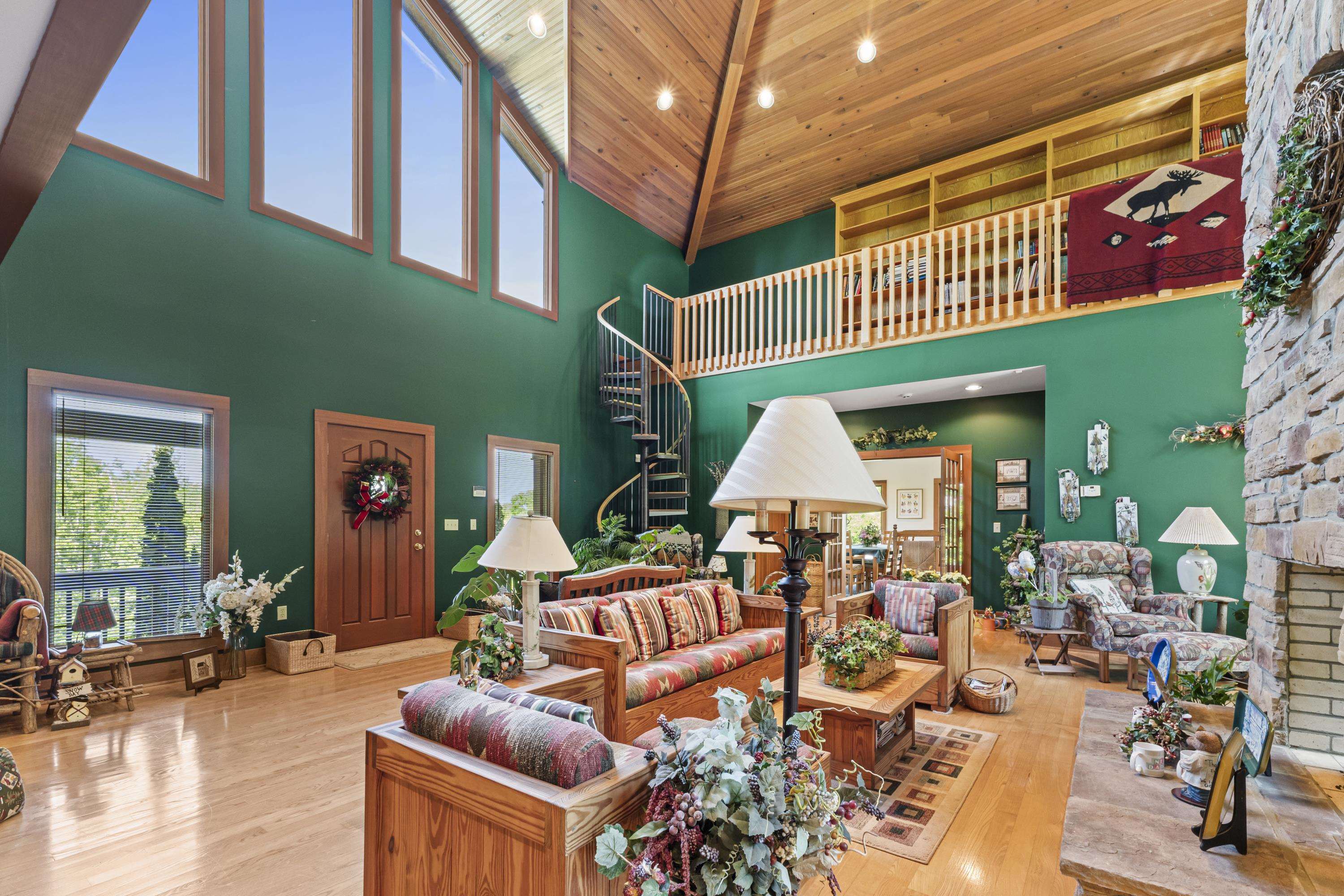 2860 Oakwood Court