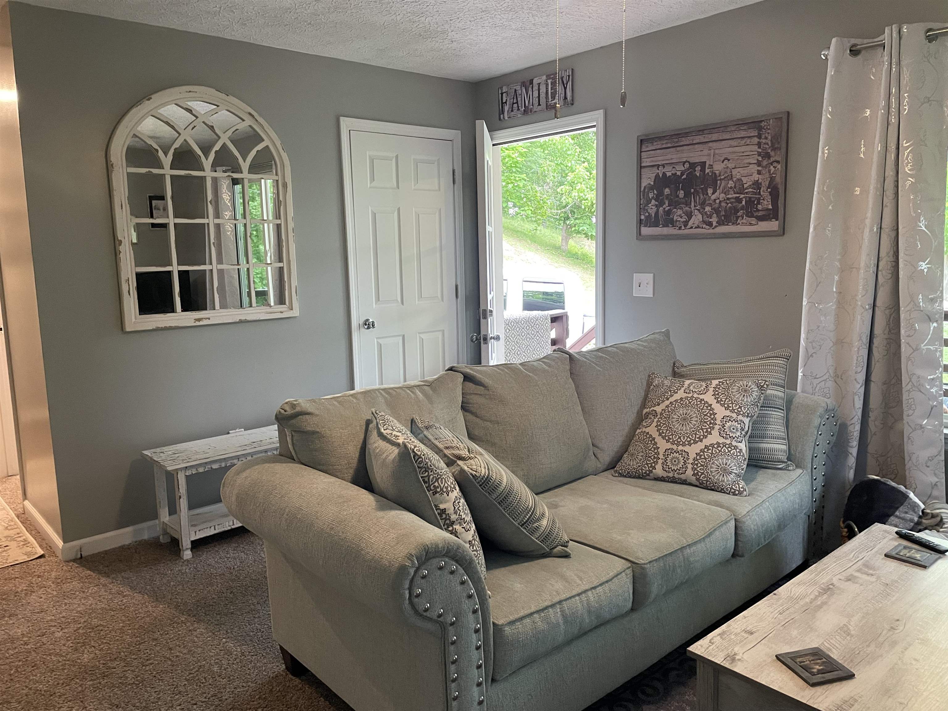 1621 S State Highway 207