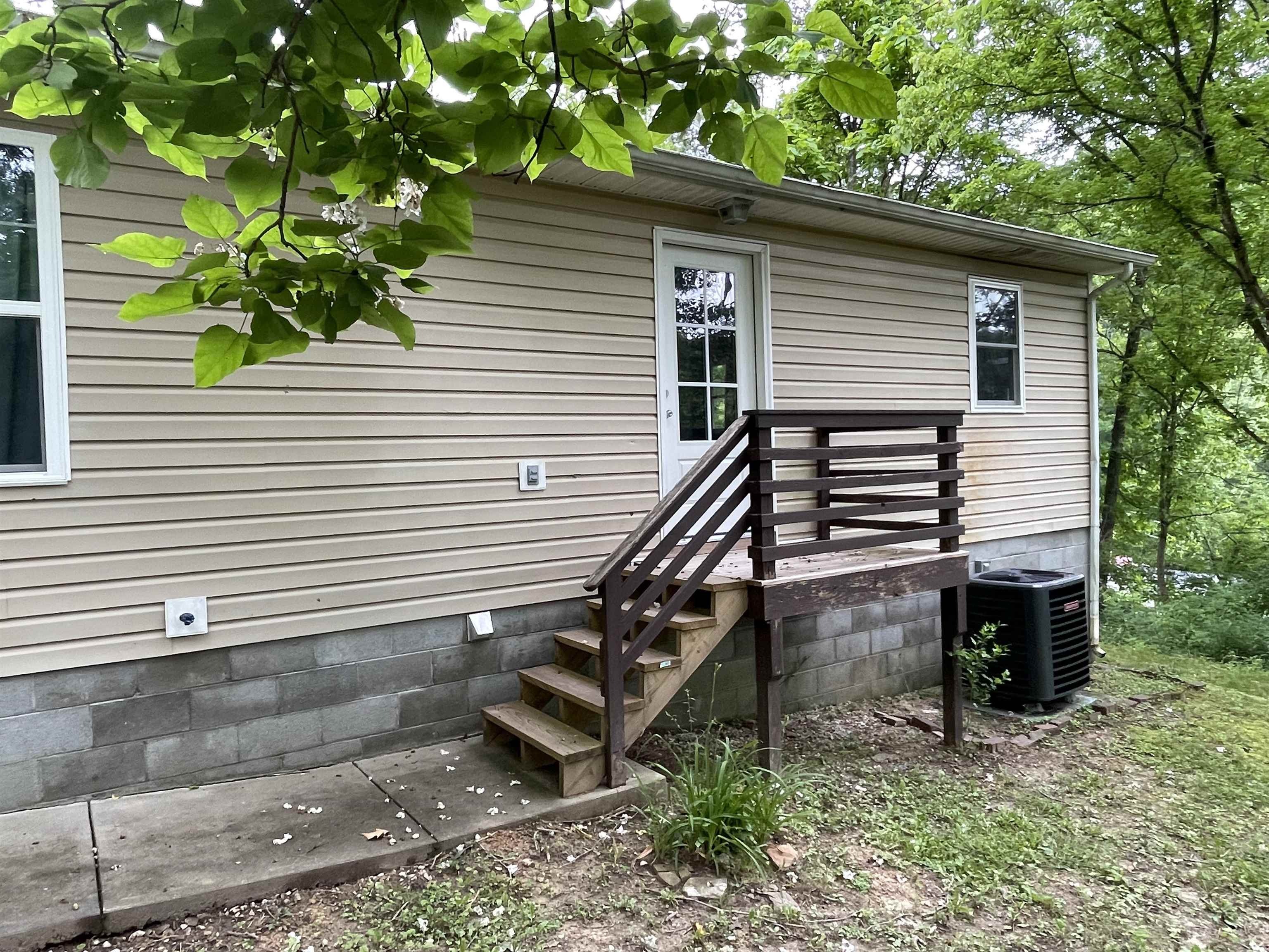 1621 S State Highway 207