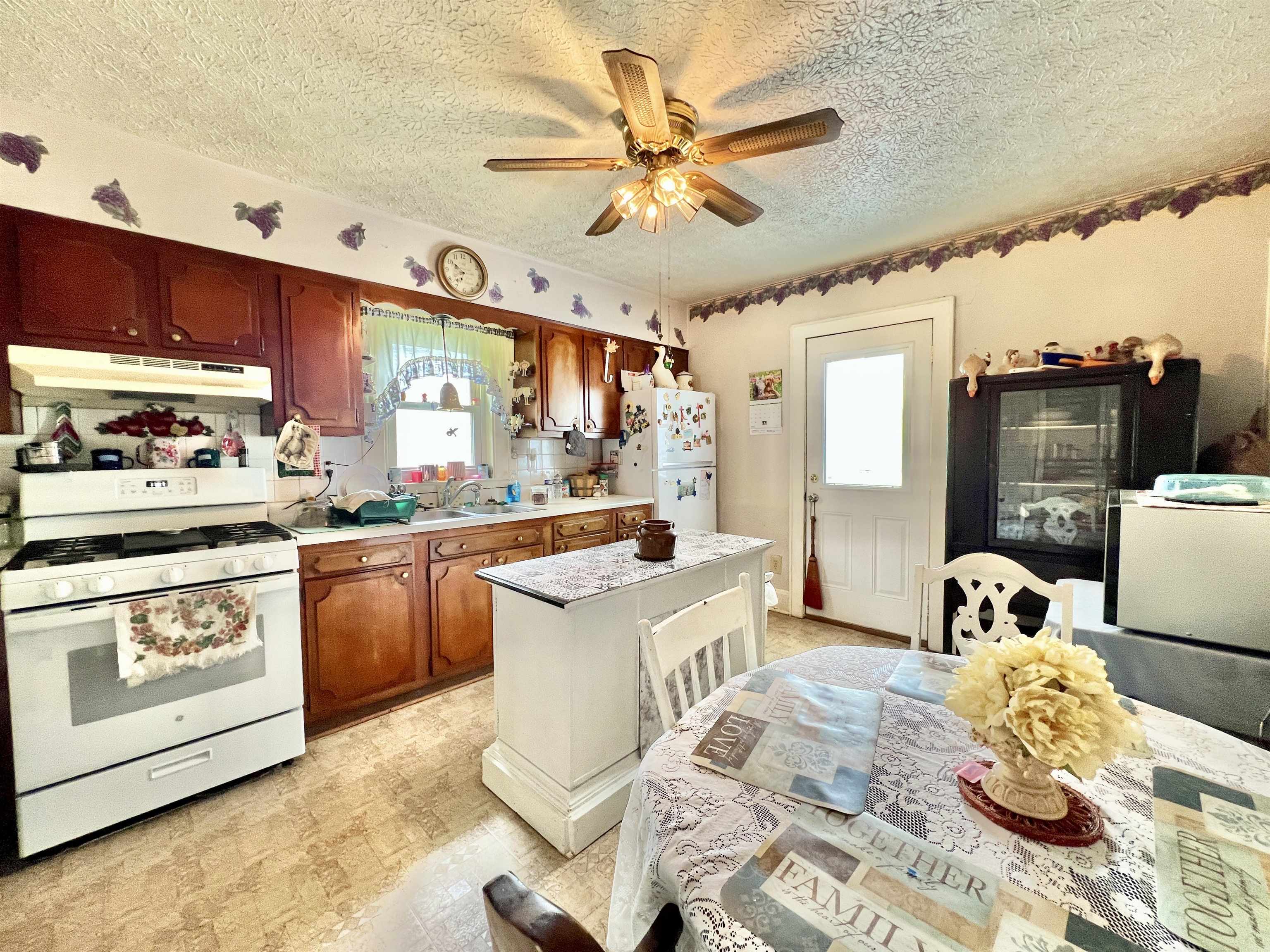 2410 Roosevelt Avenue