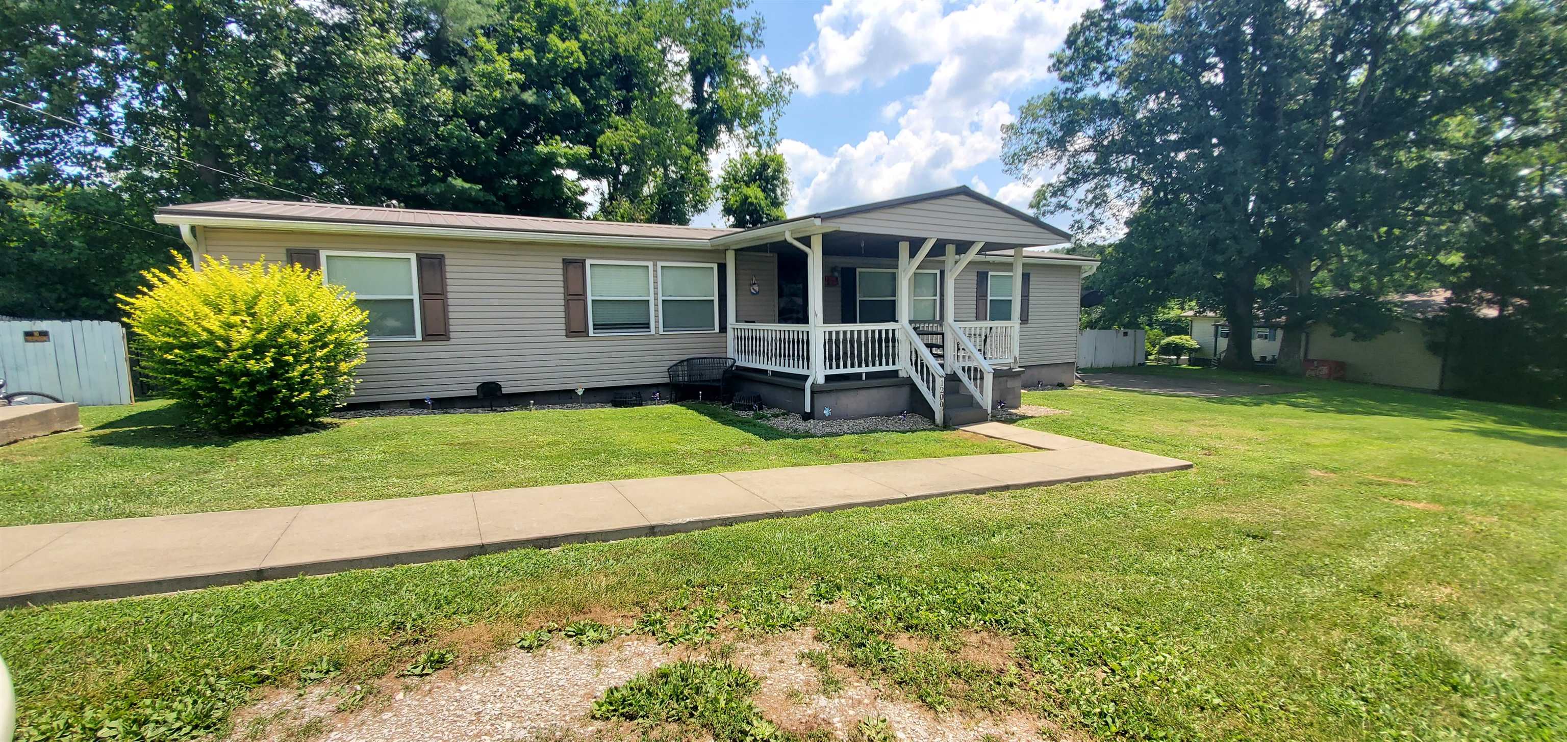 1200 Shady Oak Drive