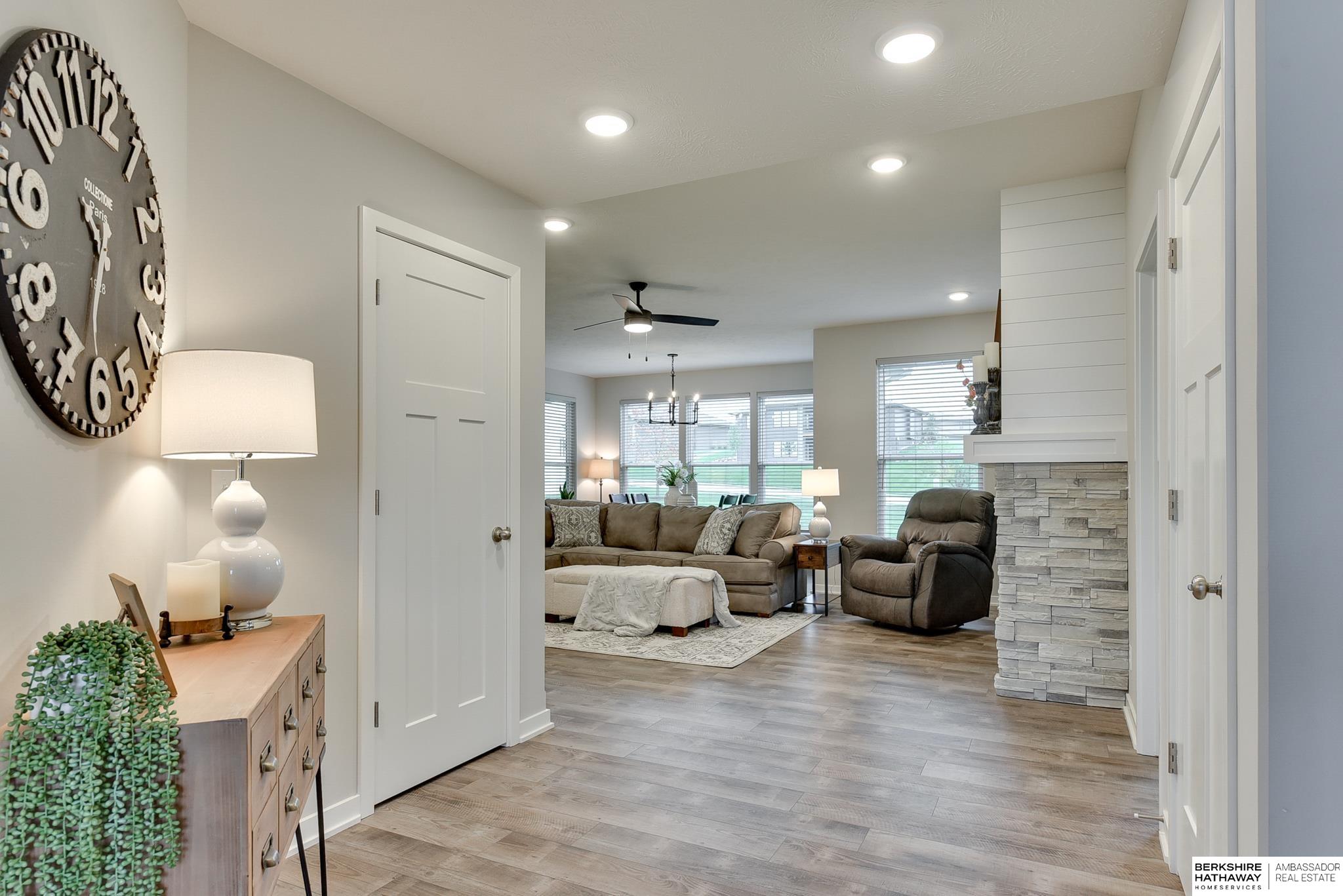 10510 S 103 Street, Papillion, NE 68046 (MLS22324136) Nebraska Realty