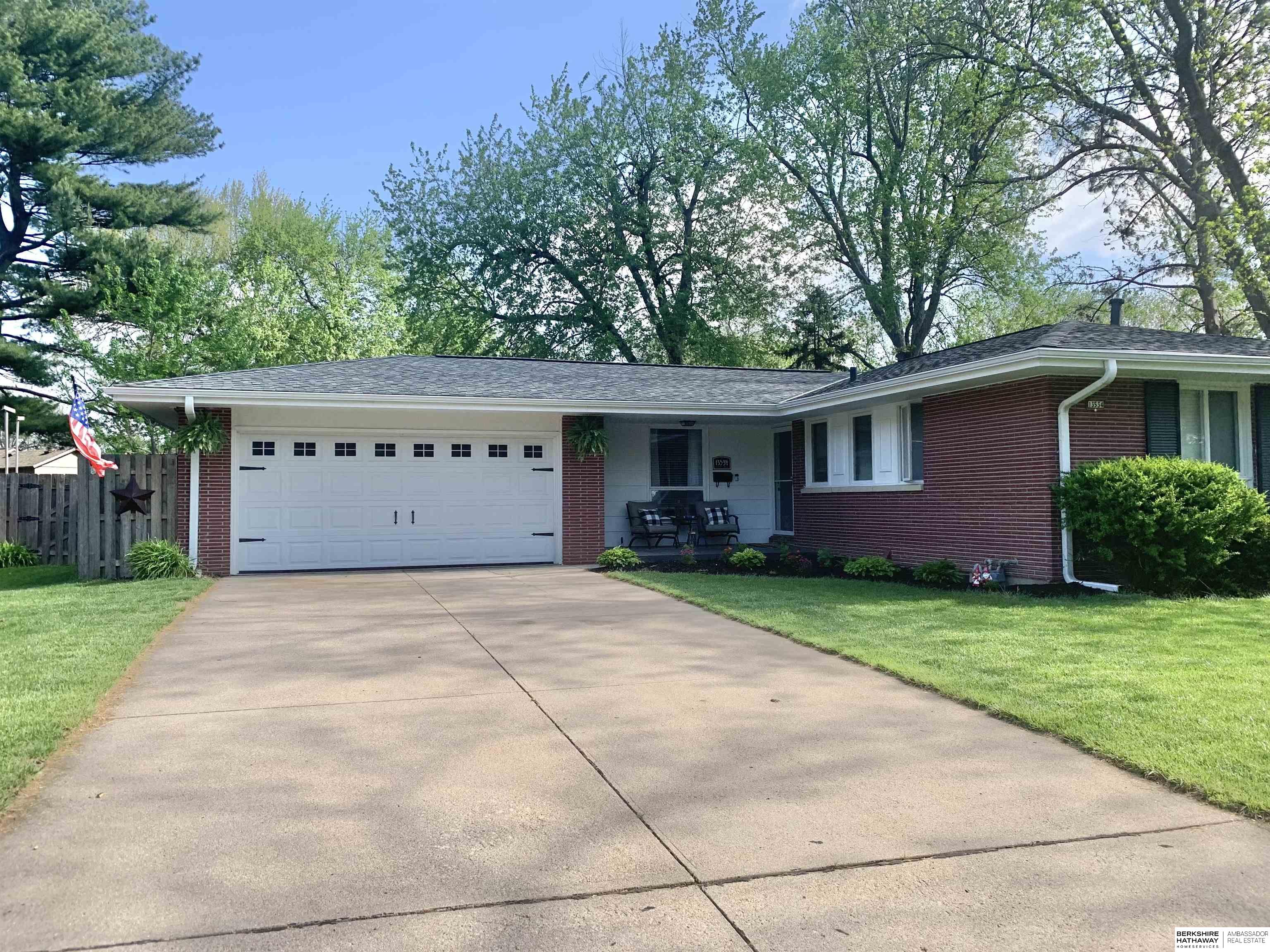 Photo of 13534 Hickory Circle Omaha NE 68144