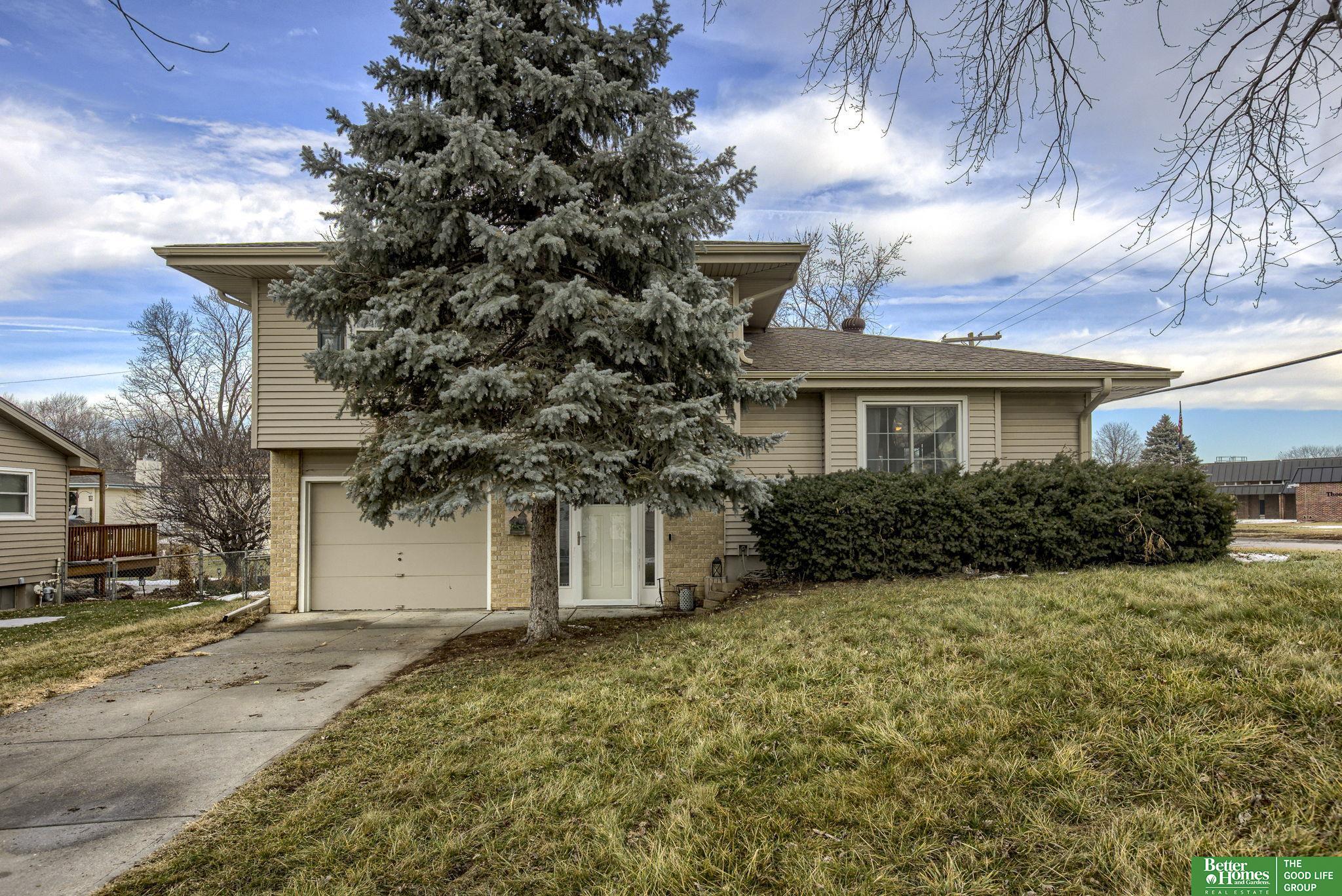 9704 Grant Street, Omaha, NE 68134 (MLS22402470) Nebraska Realty