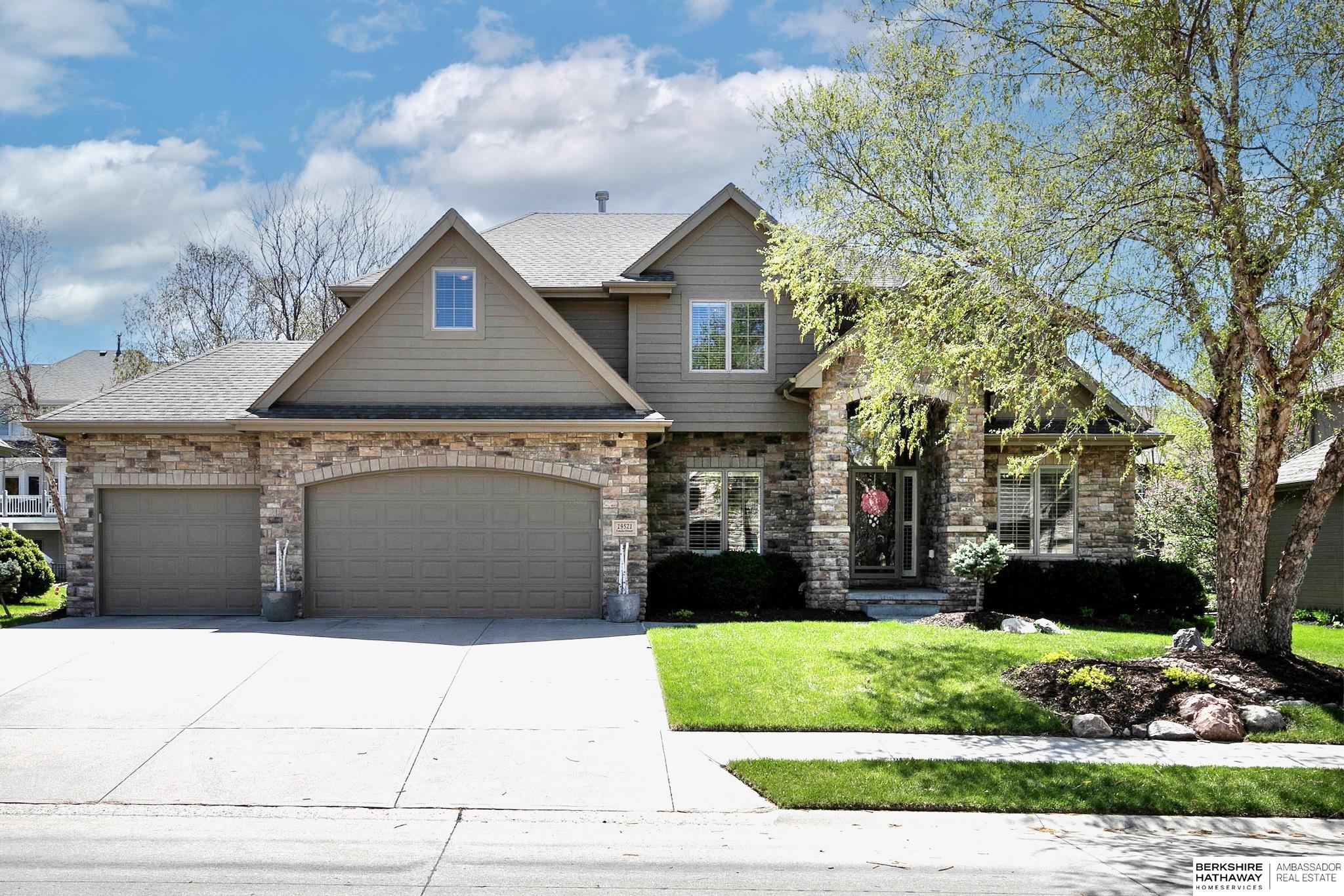 Photo of 19521 Emile Street Omaha NE 68022