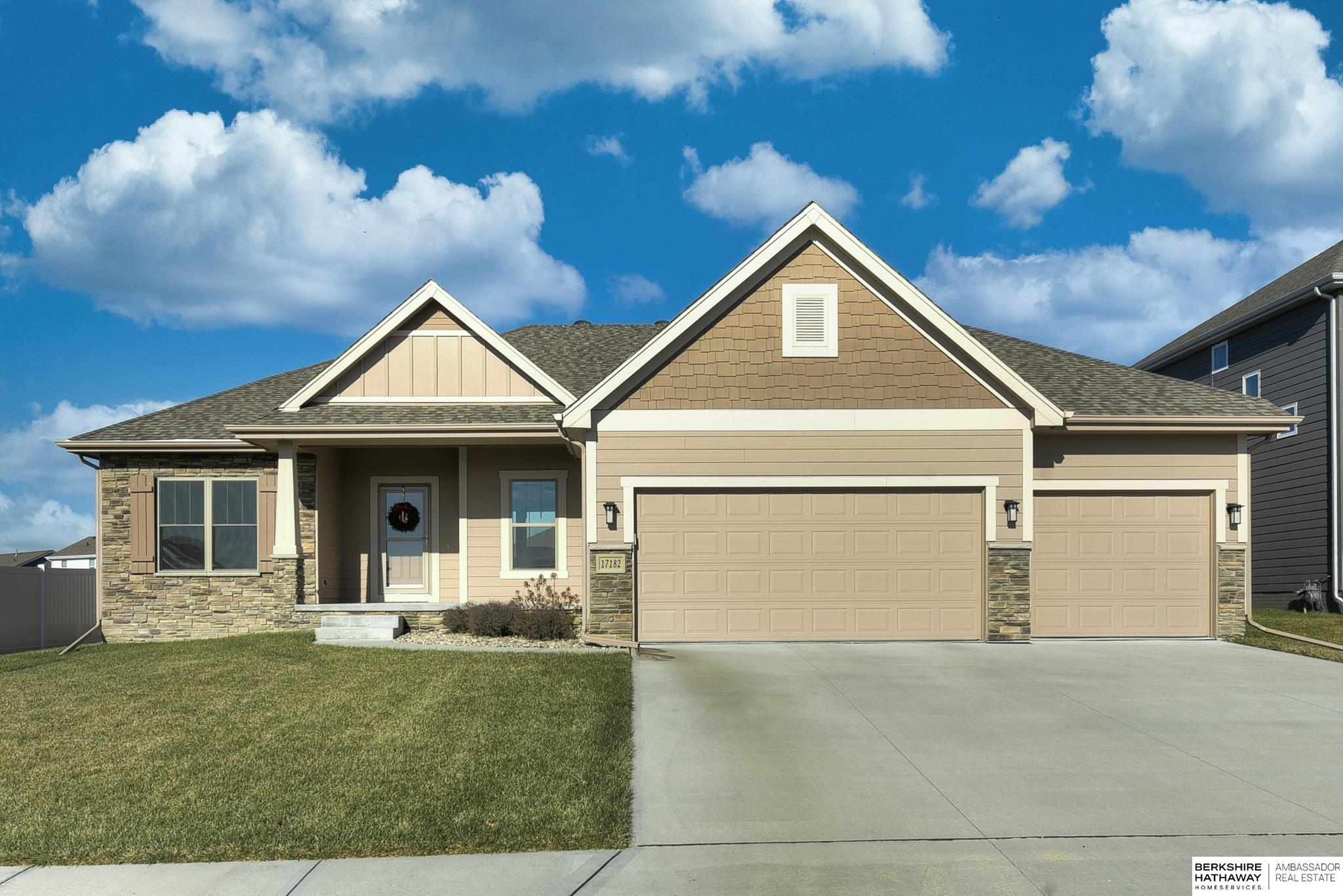 Photo of 17182 Summit Street Bennington NE 68007
