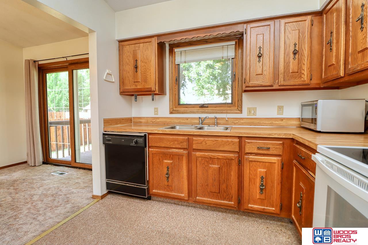 5621 NW 10th Street, Lincoln, NE 68521 (MLS22423027) Nebraska Realty