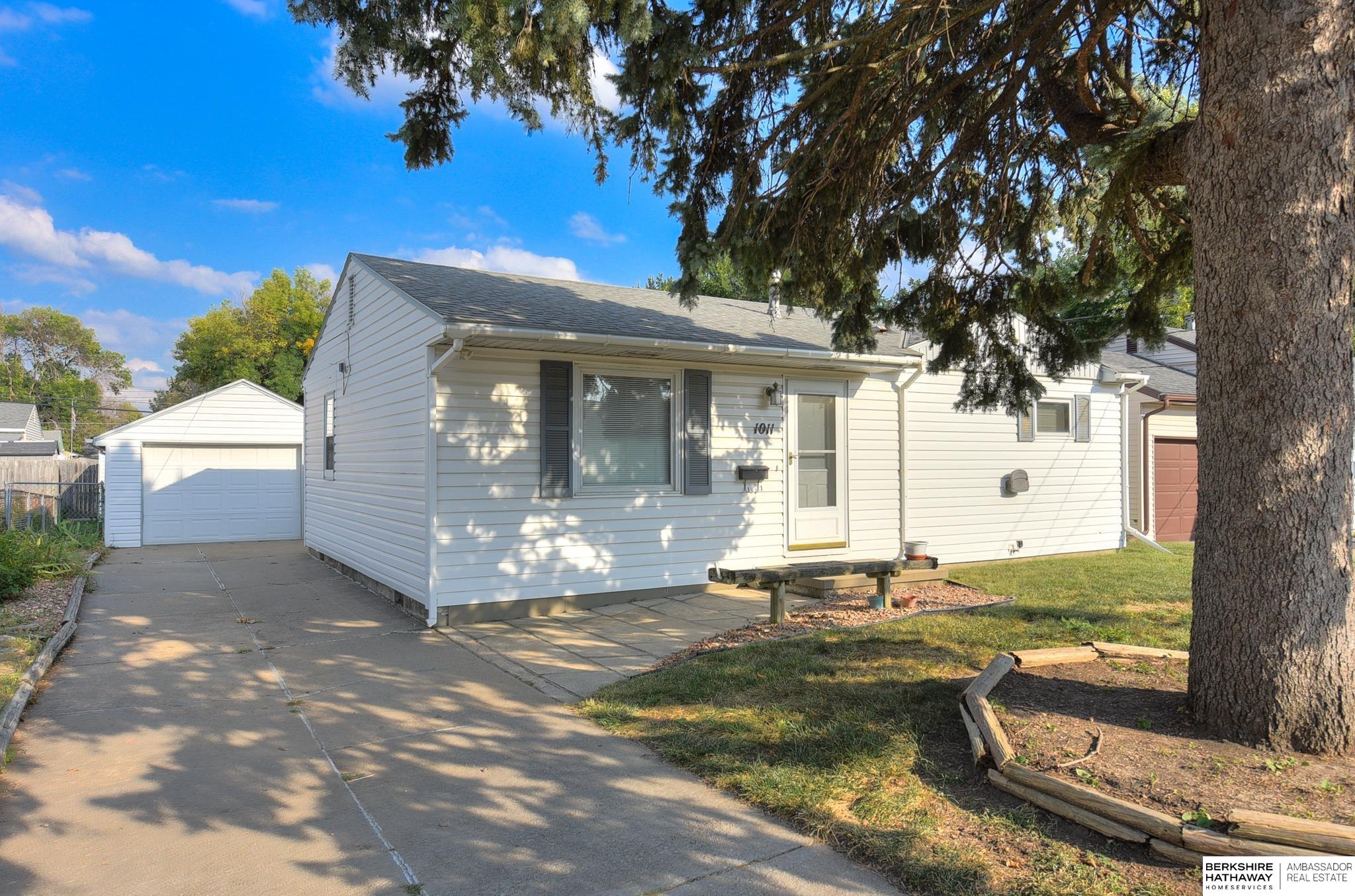 Photo of 1011 Pine Street Council Bluffs IA 51503