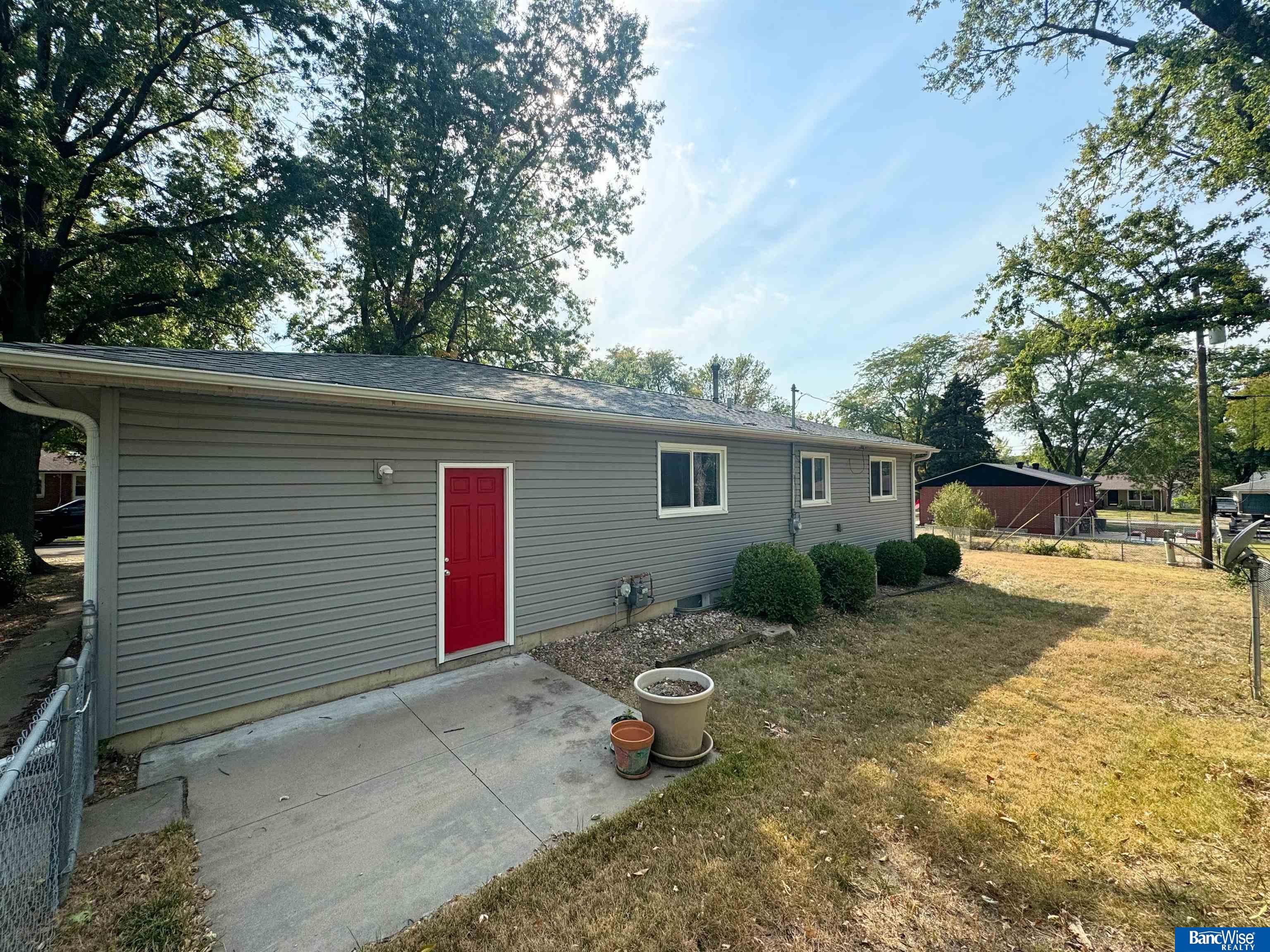 7910 Maplewood Drive, Lincoln, NE 68510 (MLS22425758) Nebraska Realty