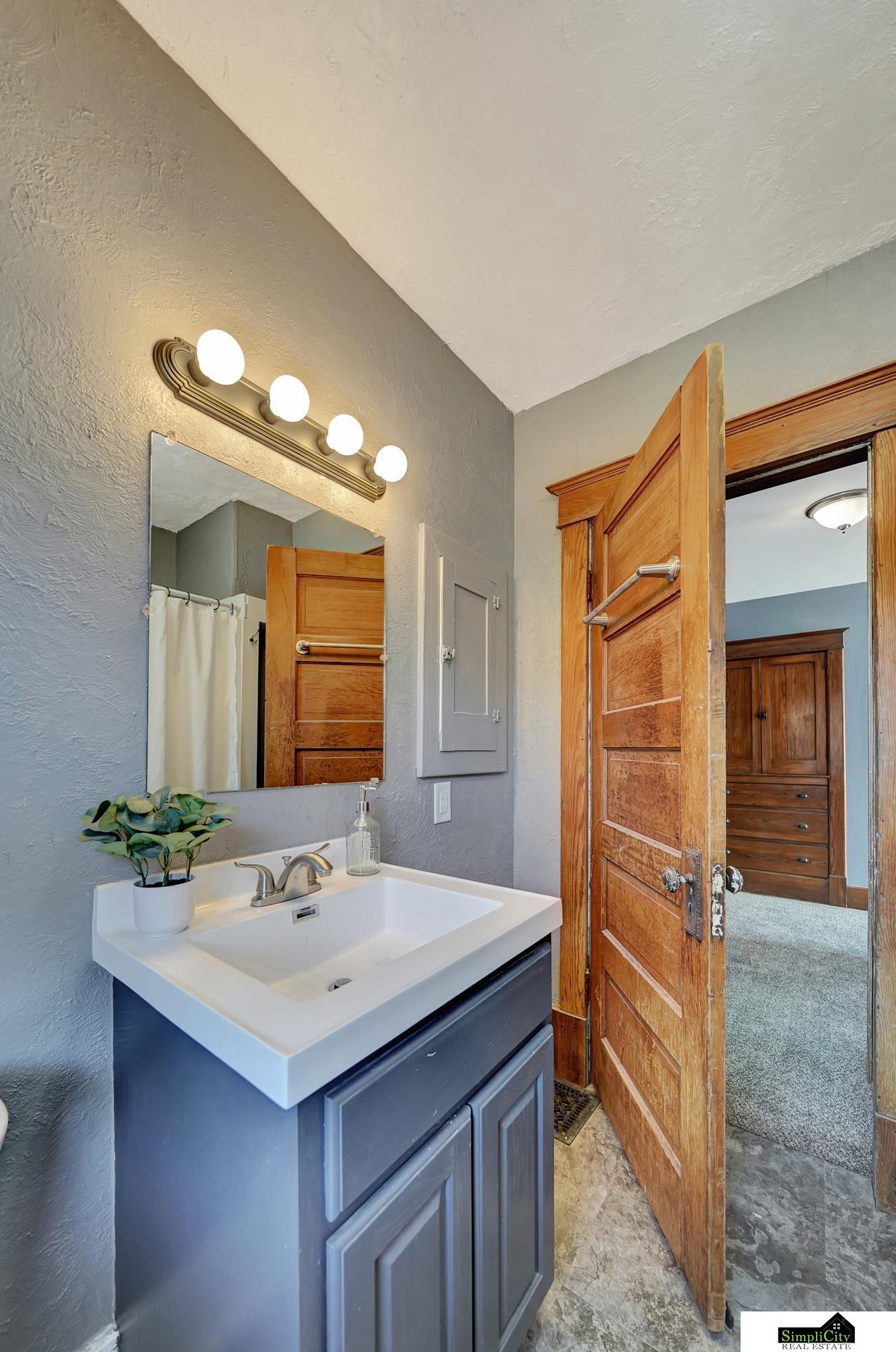 633 N 33 Street, Lincoln, NE 68503 (MLS22427397) Nebraska Realty