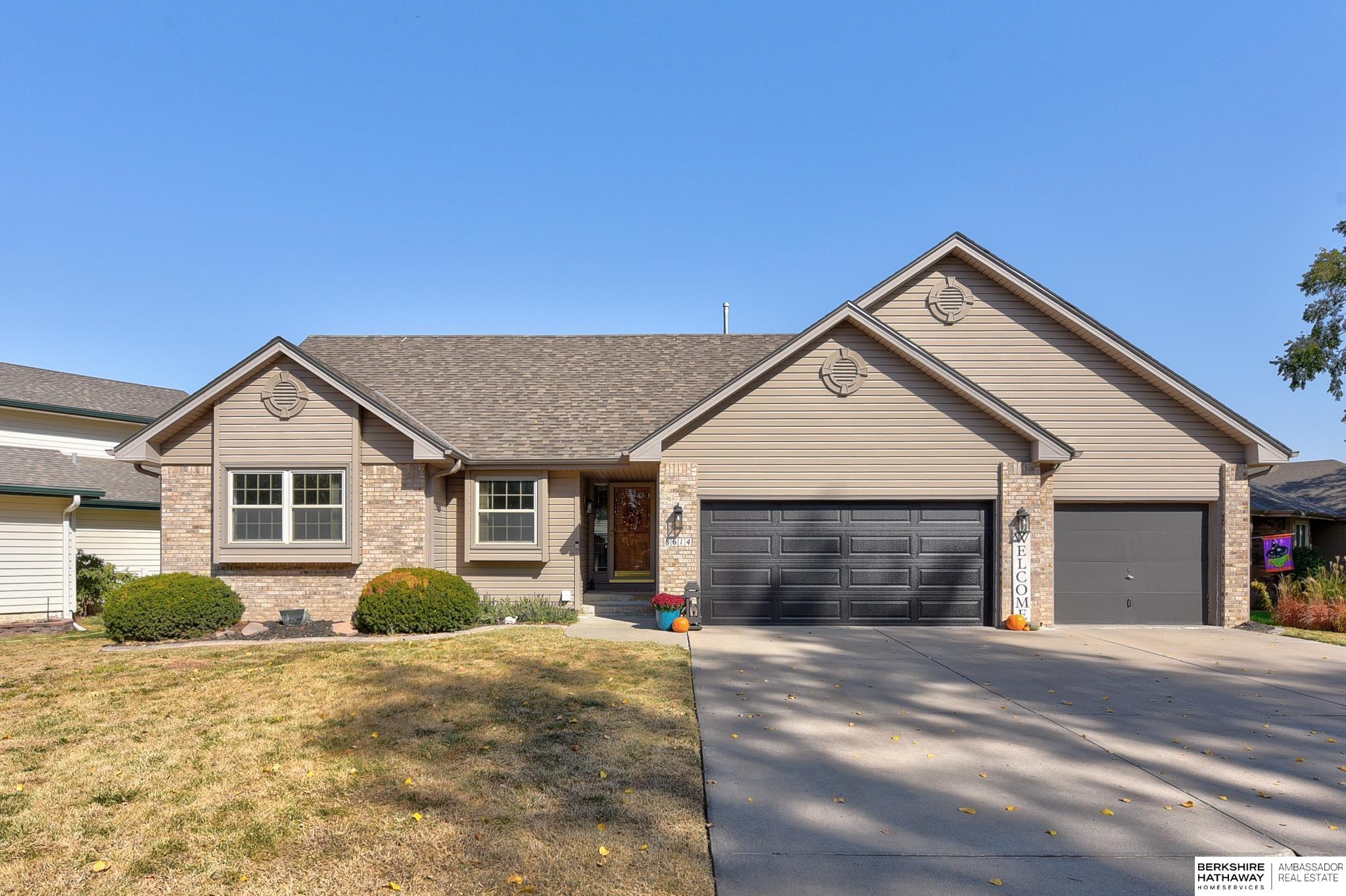 8614 Kauai Drive, Papillion