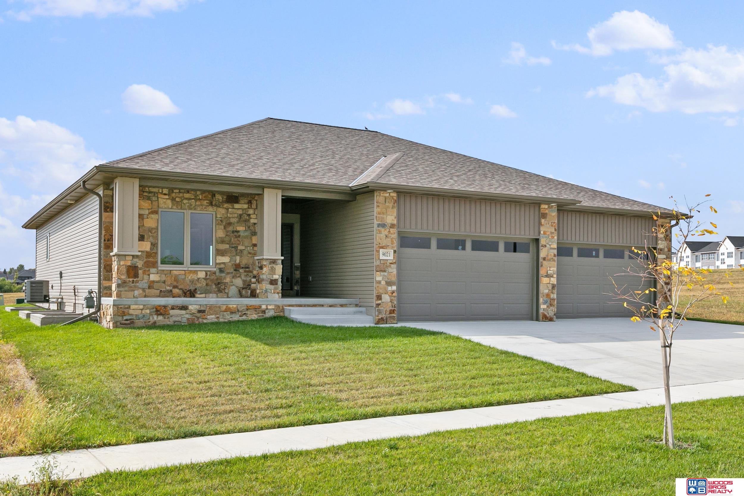 Photo of 9021 Castle Pine Drive Lincoln NE 68516