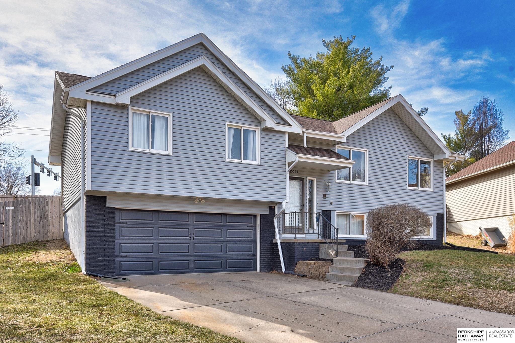 Photo of 15525 Dewey Circle Omaha NE 68154
