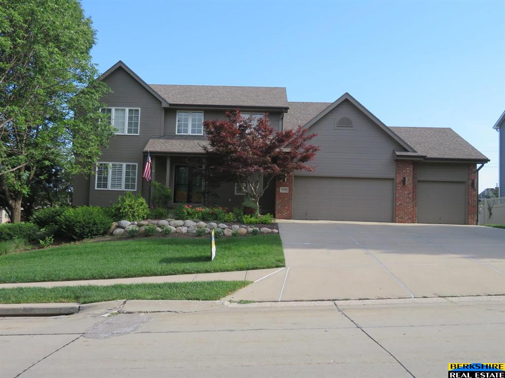 Real estate for sale LaVista NE