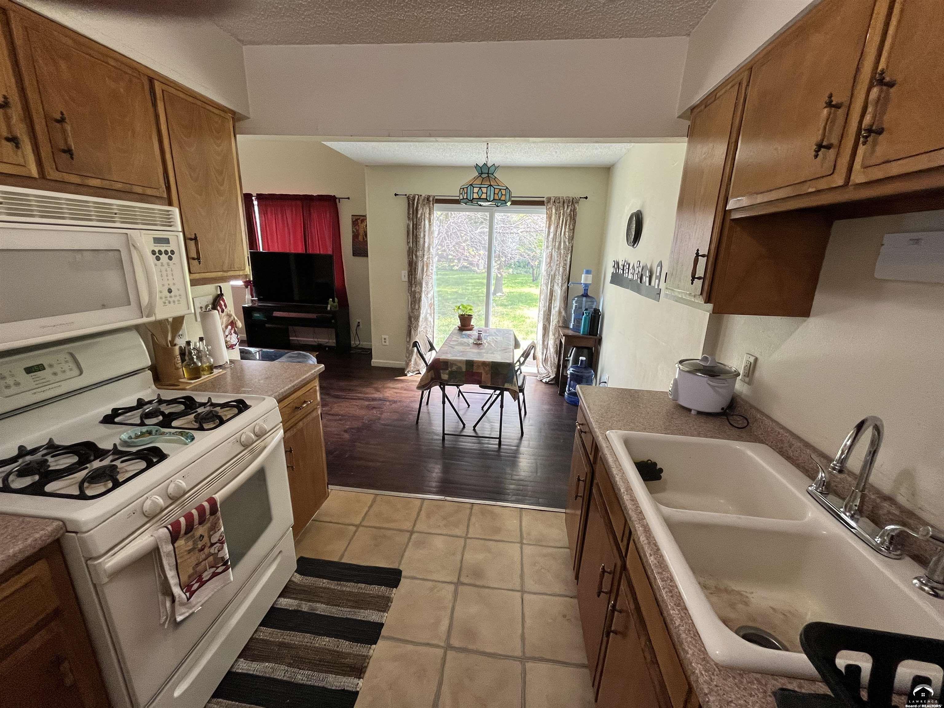 listing main picture