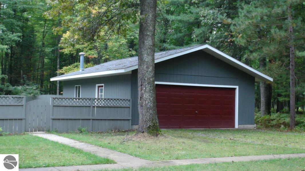 344 Golfview Drive, Grayling, MI 49738 photo 4 of 25