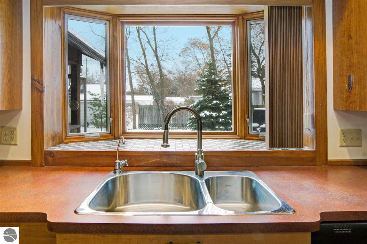 117 Rose Street, Traverse City, MI 49686 photo 6 of 46
