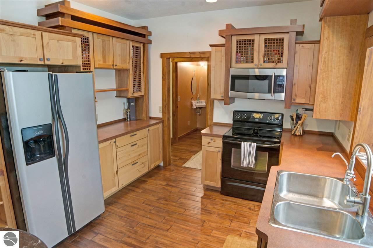 117 Rose Street, Traverse City, MI 49686 photo 7 of 46