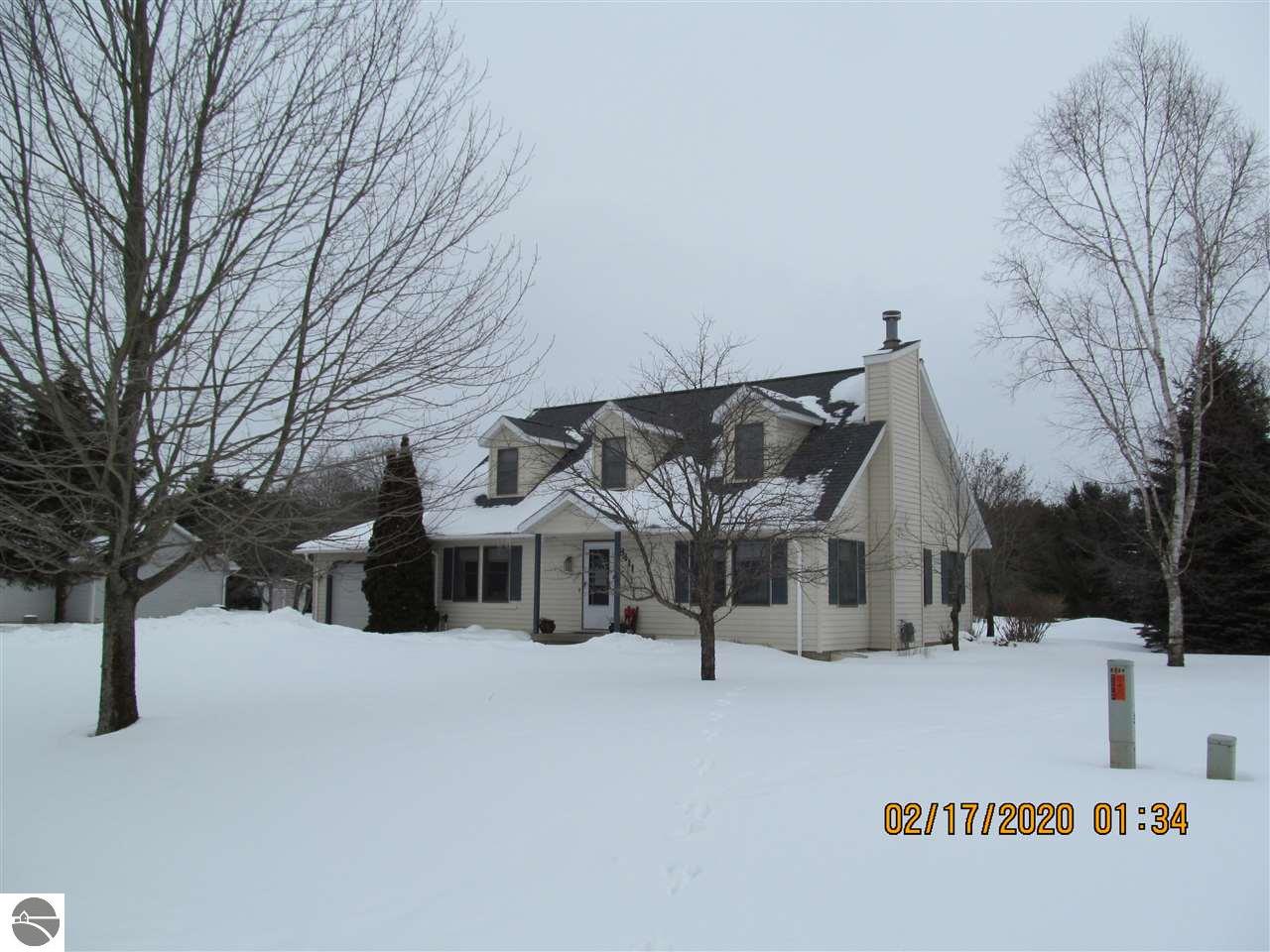8411 Valley Forge Drive, Cadillac, MI 49601 photo 2 of 40