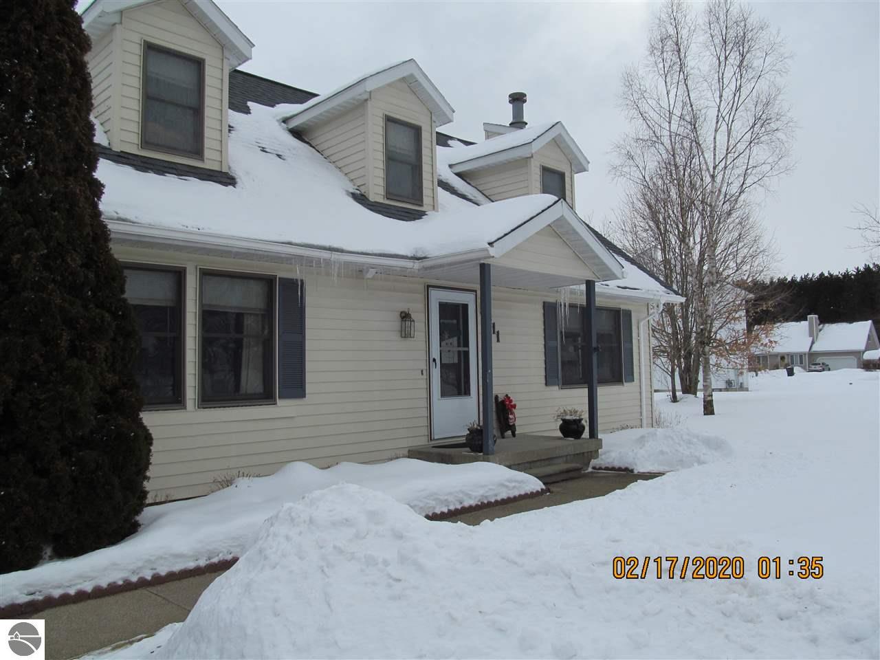 8411 Valley Forge Drive, Cadillac, MI 49601 photo 4 of 40