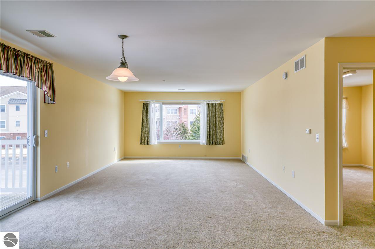 1122 Lake Ridge Drive, Traverse City, MI 48684 photo 10 of 31