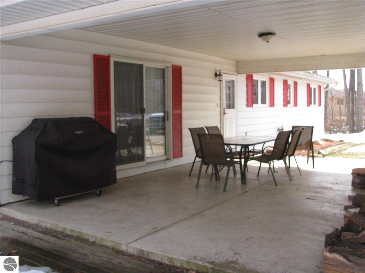 600 Witbeck Drive, Clare, MI 48617 photo 3 of 24