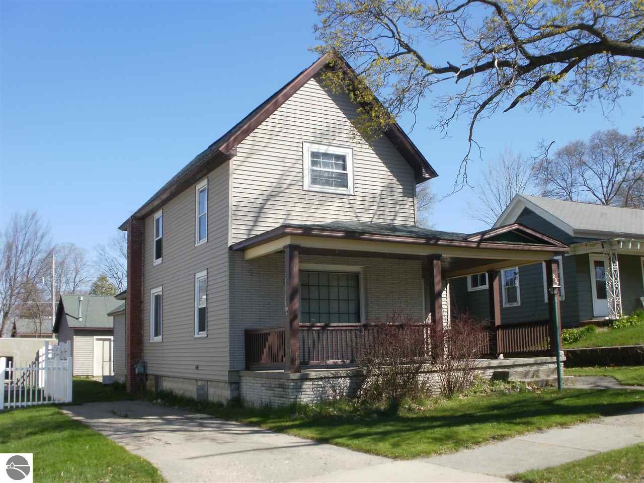 207 E Nelson Street, Cadillac, MI 49601 photo 1 of 19