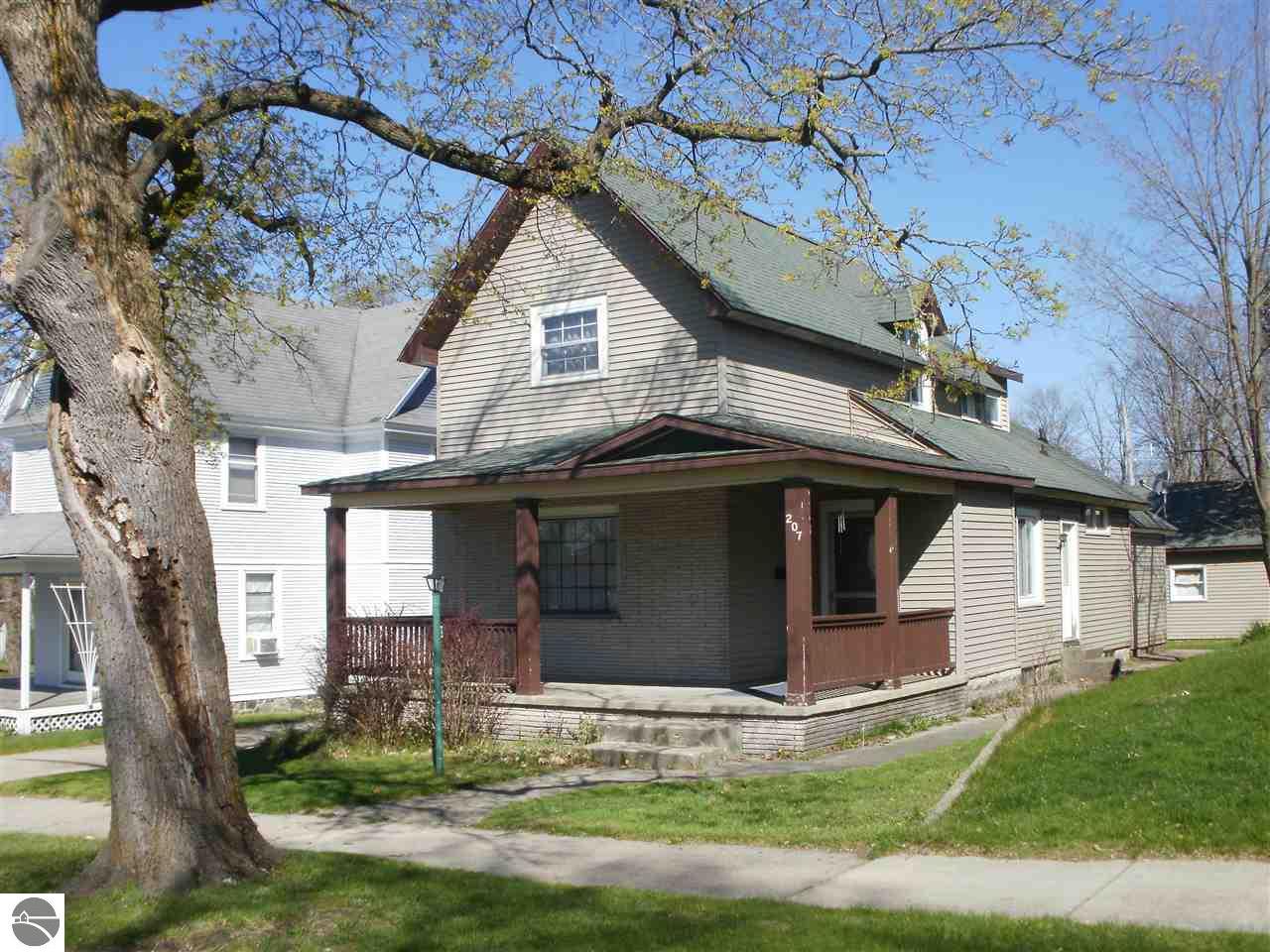 207 E Nelson Street, Cadillac, MI 49601 photo 7 of 19