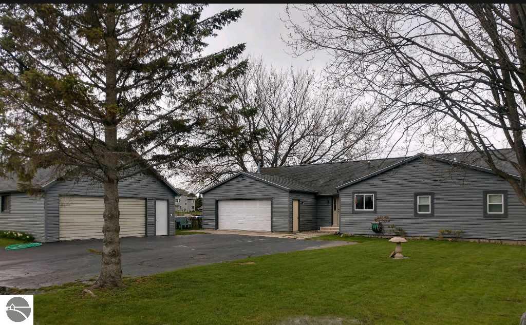 1818 Riverside Drive Au Gres, MI 48703 199,900