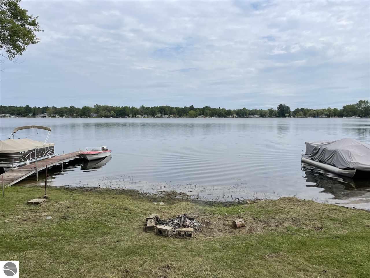 5819 Middle Street Hale, MI 48739 179900
