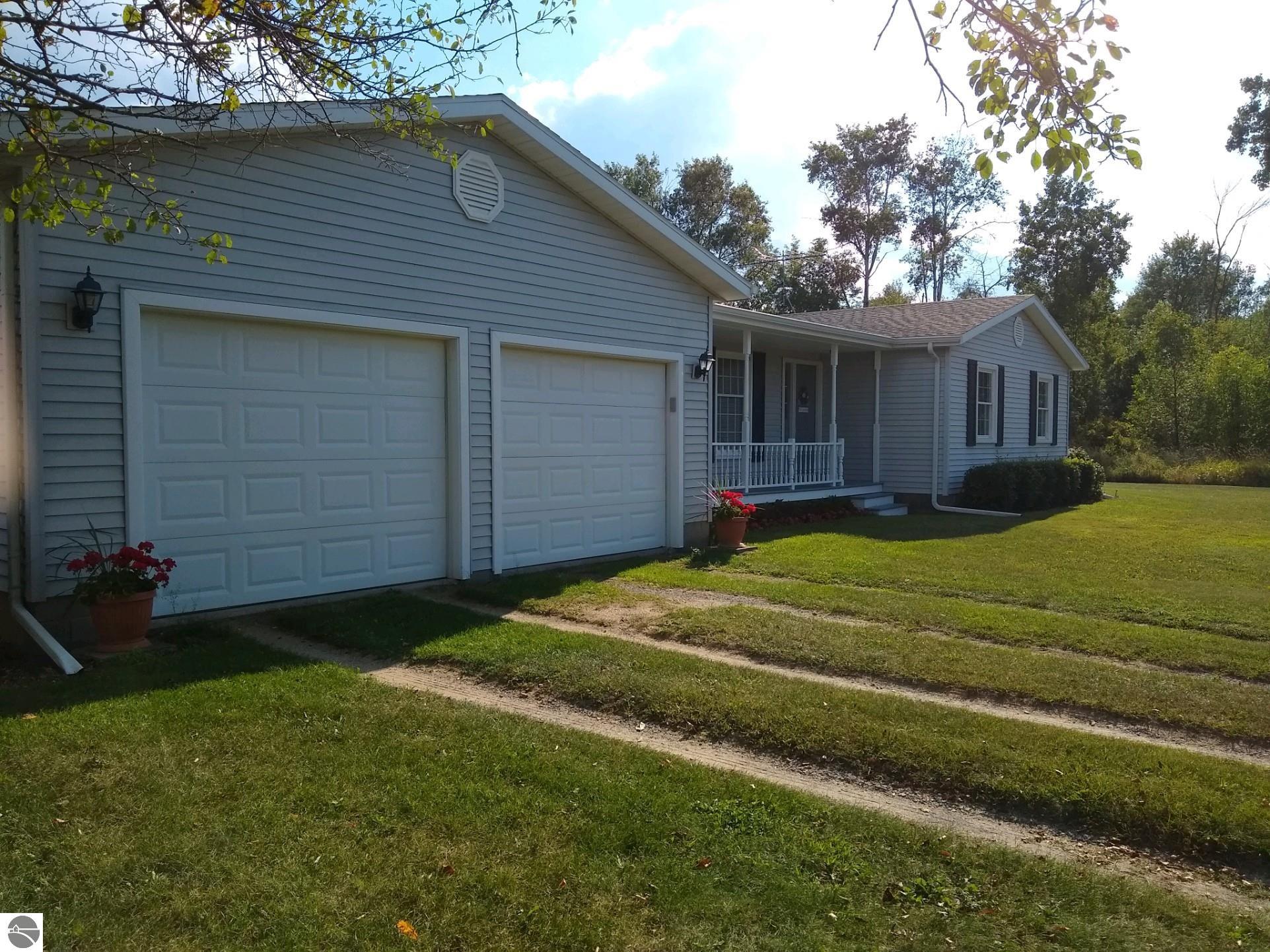 4041 W Berry Road, Sterling, MI 48659 photo 35 of 37