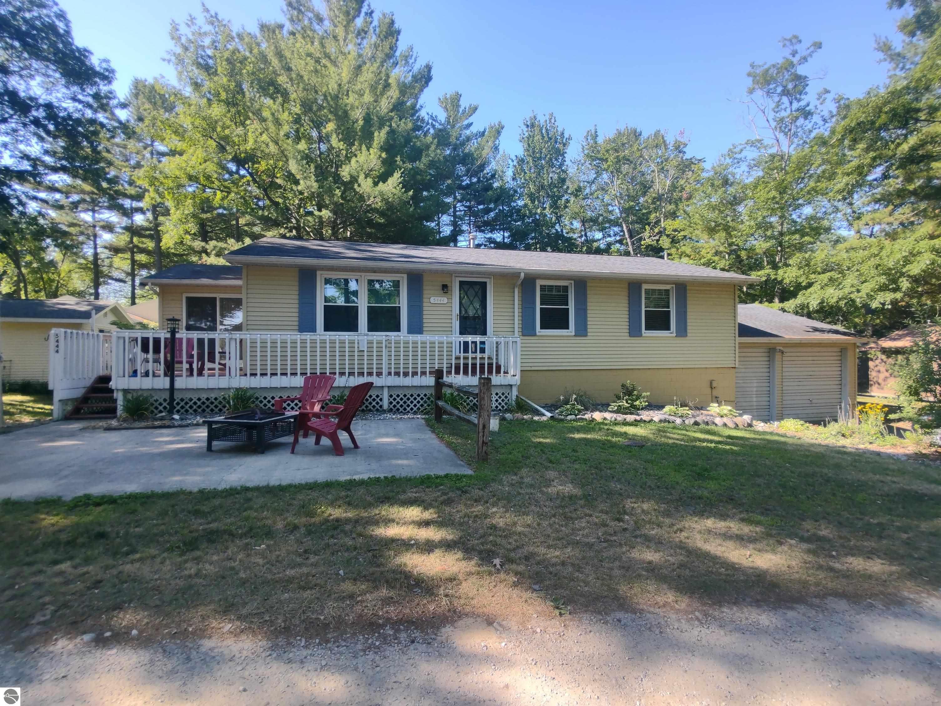 5444 8th Street Au Gres, MI 239,900