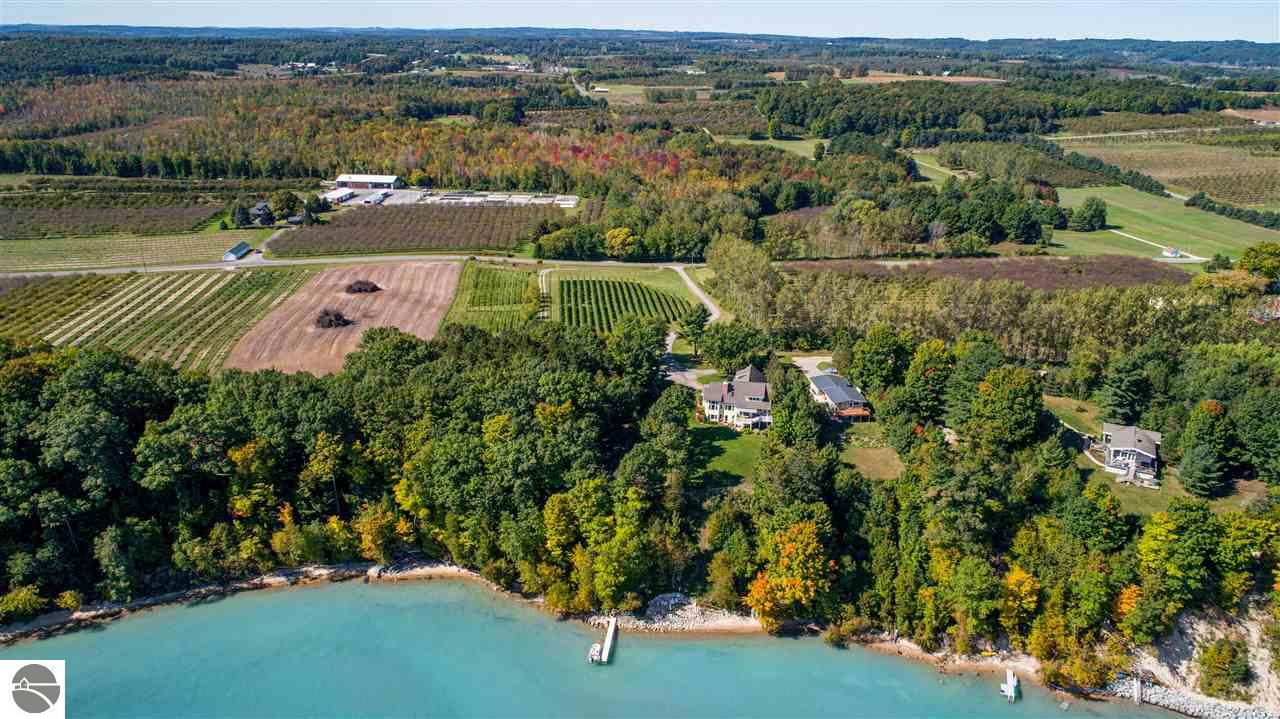 2795 S Lee Point Road, Suttons Bay, MI 49682