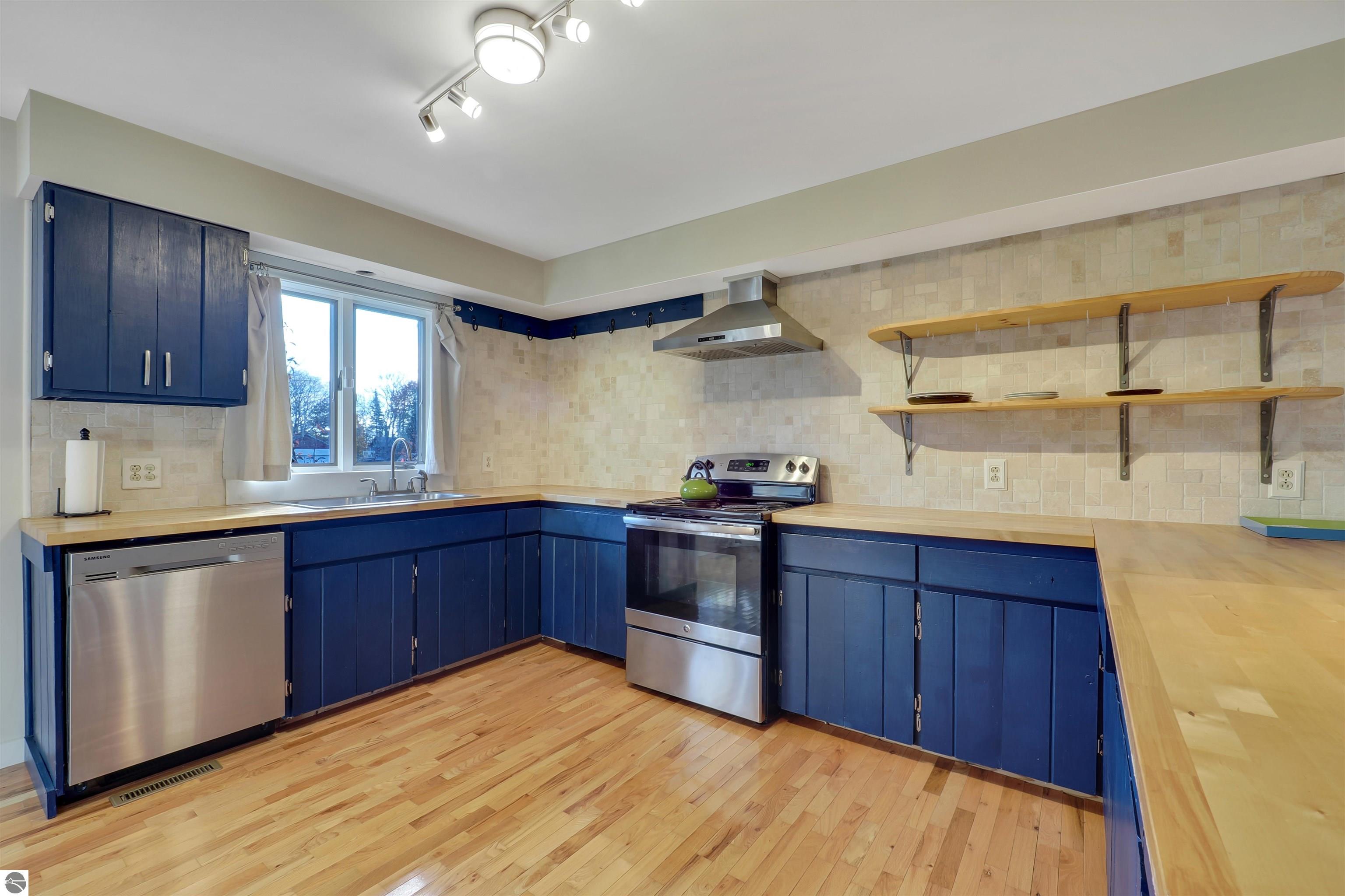316 S Shabwasung, Northport, MI 49670 — Photo 8