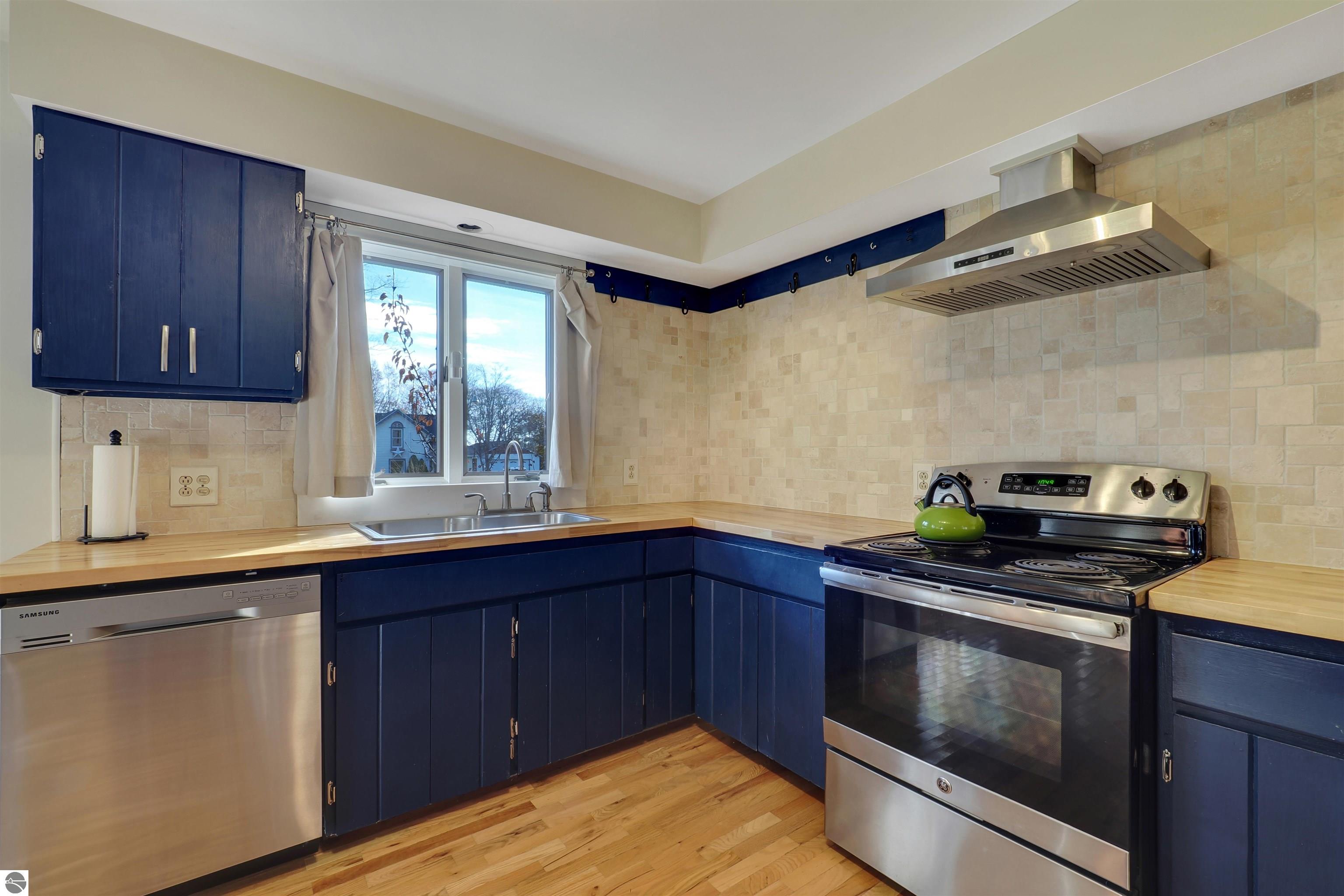 316 S Shabwasung, Northport, MI 49670 — Photo 9