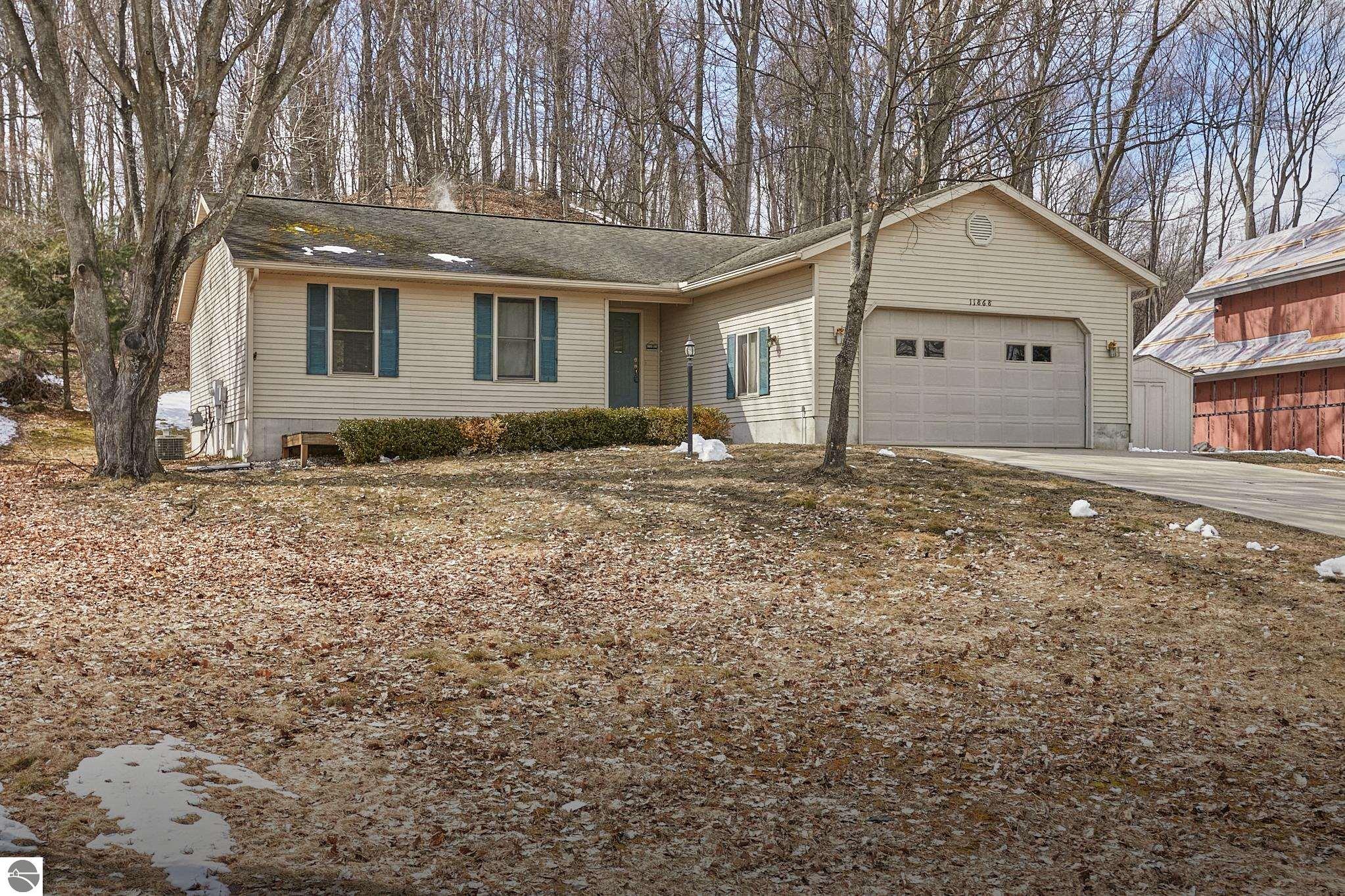 11868 Cabin Lane, Rapid City, MI 49676