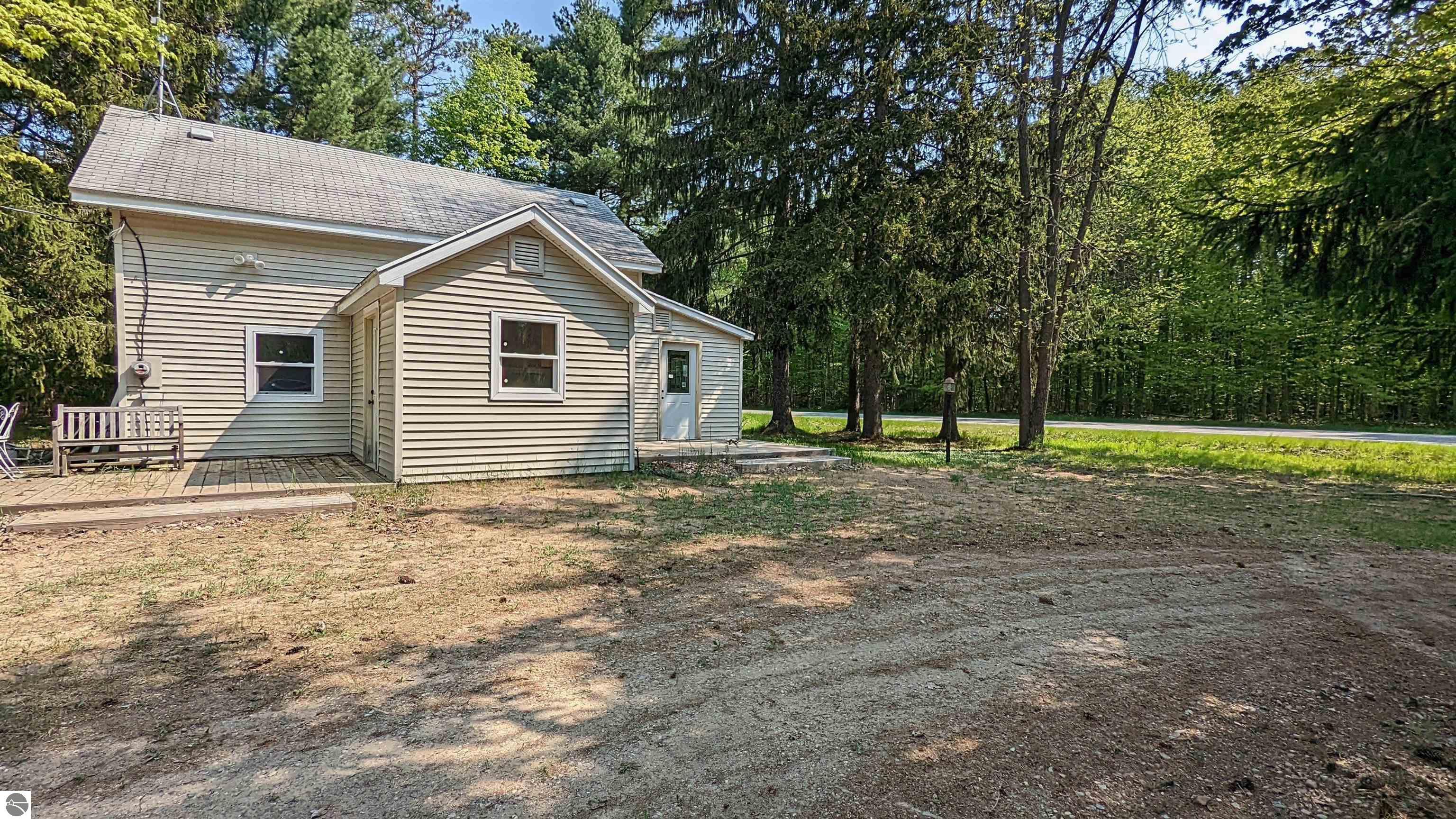 18312 Thompsonville Road, Thompsonville, MI 49683 photo 4 of 40