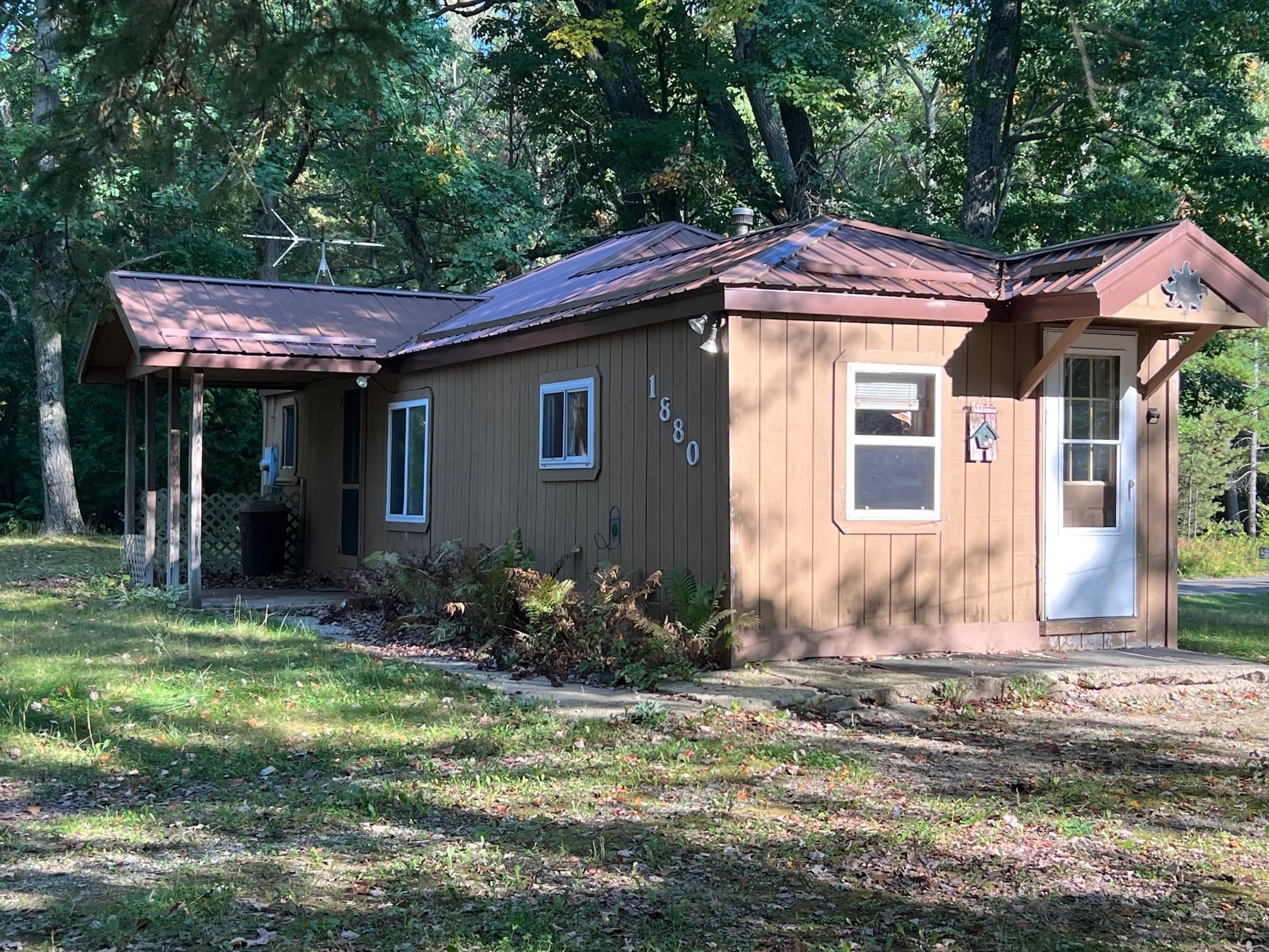 1880 Lake Drive, Harrison, MI 48625
