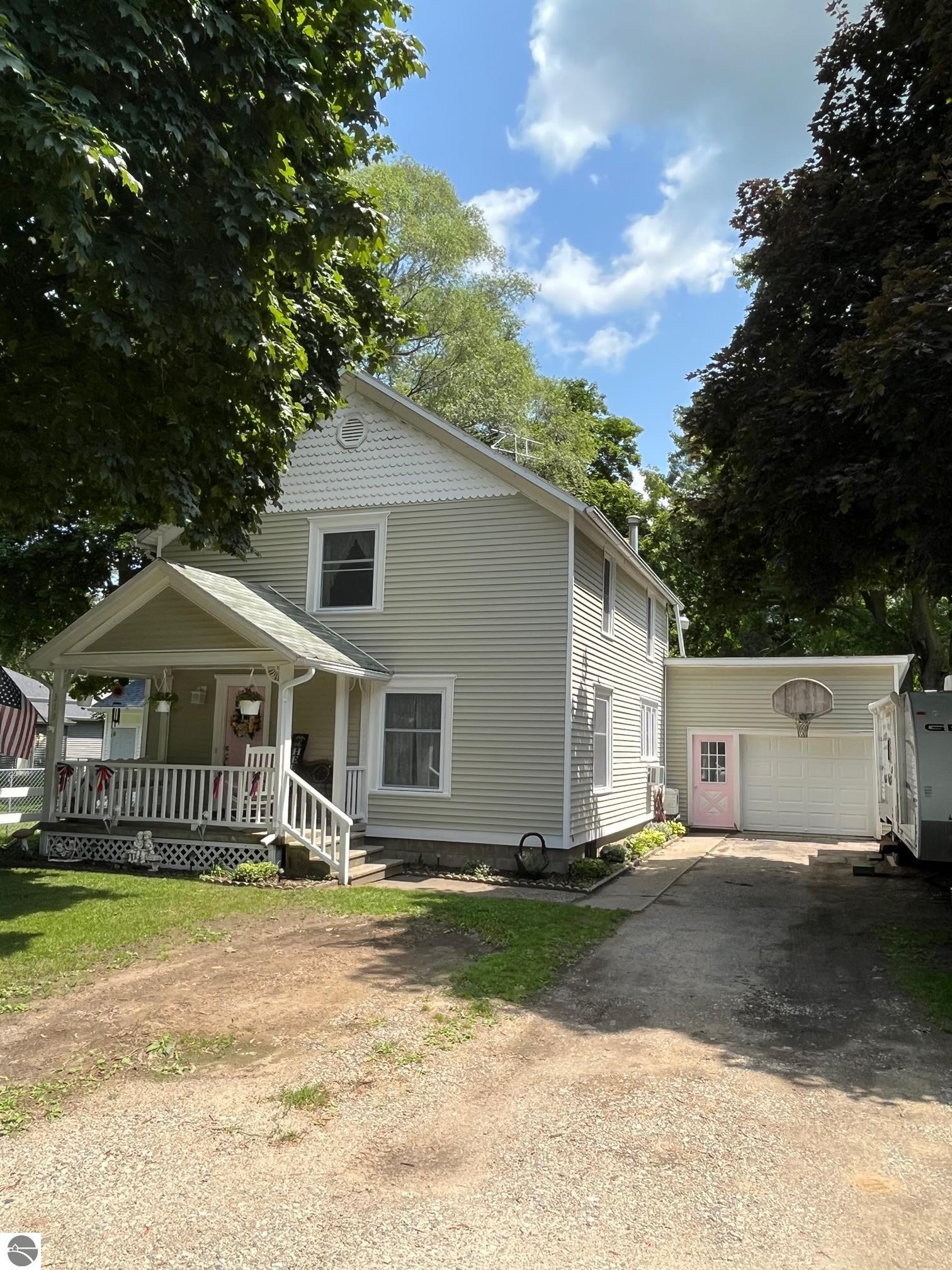 319 Fifth Street, Breckenridge, MI 48615 — front exterior