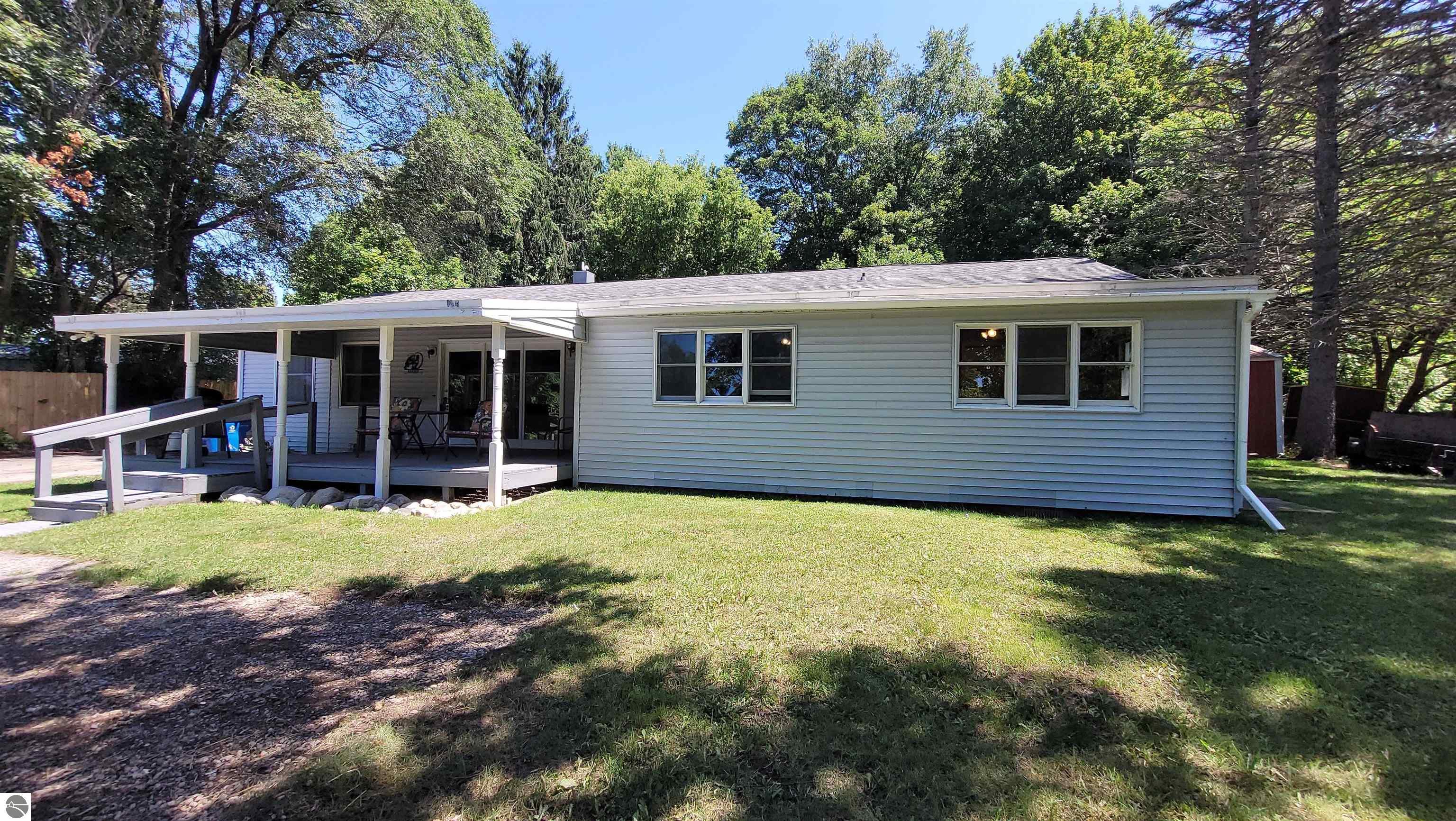 6740 Frankfort Highway, Benzonia, MI 49616 — Photo 2